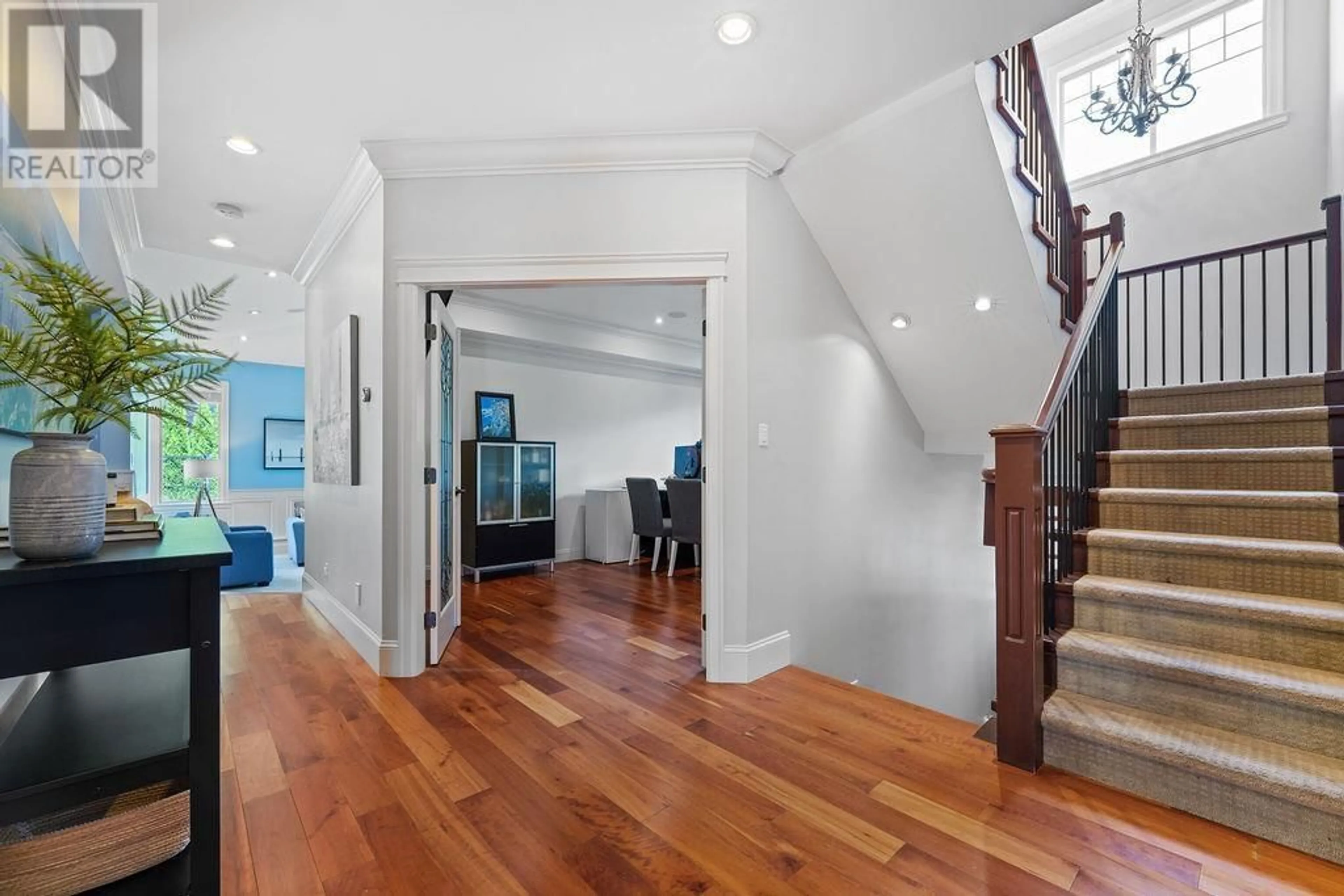 Indoor foyer for 1041 GLACIER VIEW PLACE, Squamish British Columbia V8B0G1