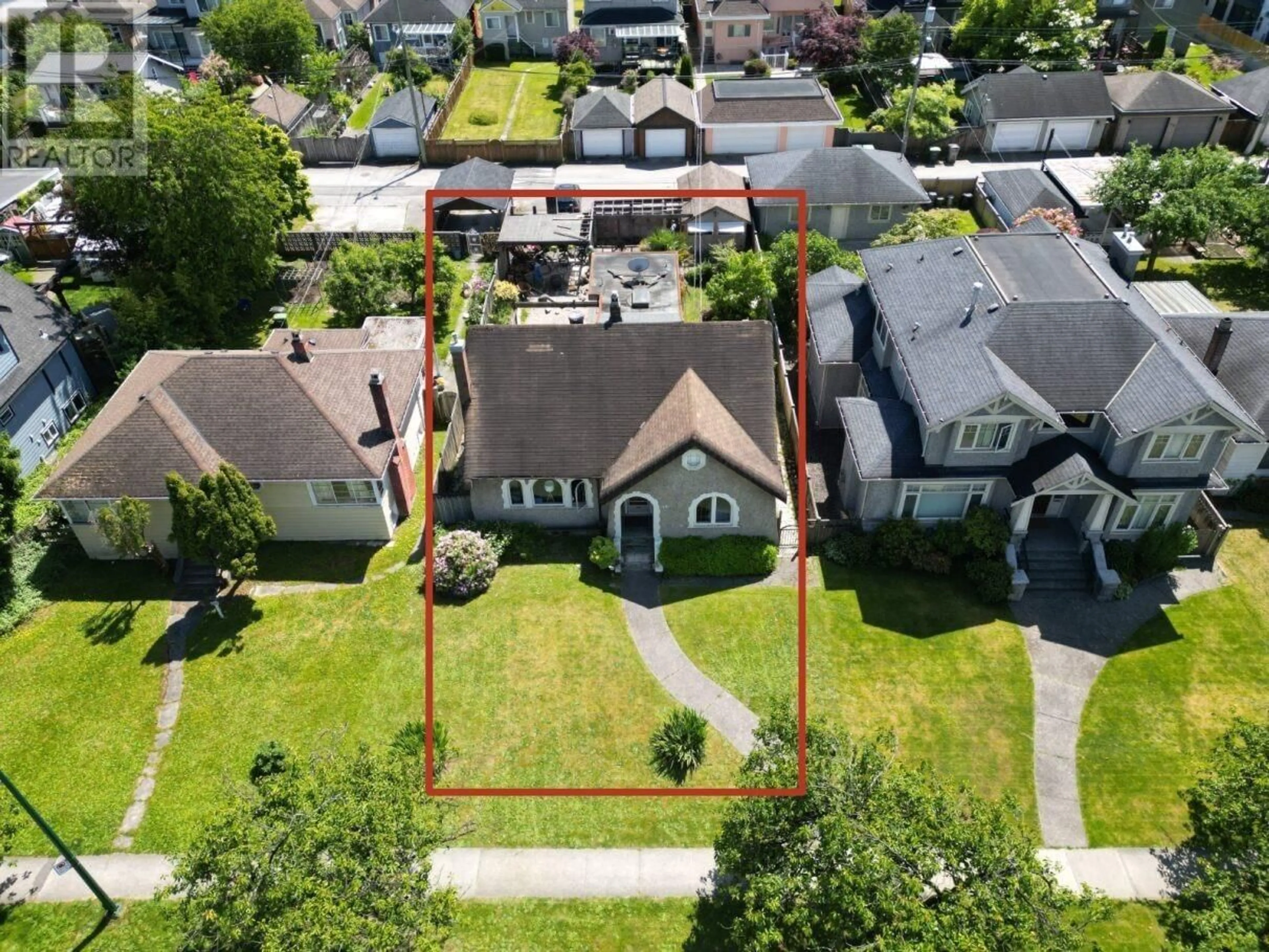 A pic from outside/outdoor area/front of a property/back of a property/a pic from drone, street for 158 KING EDWARD AVENUE, Vancouver British Columbia V5Y2H9