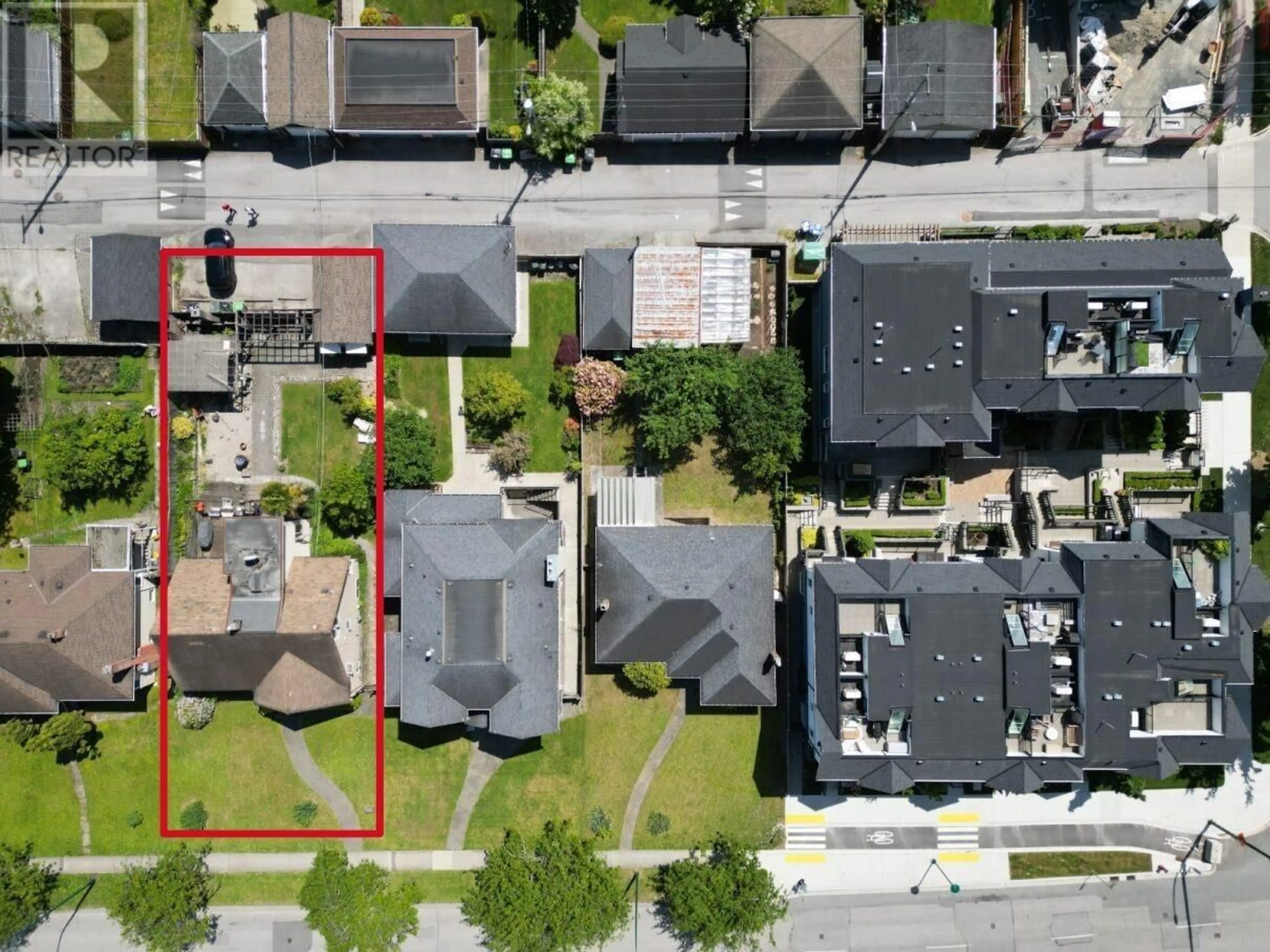 A pic from outside/outdoor area/front of a property/back of a property/a pic from drone, street for 158 KING EDWARD AVENUE, Vancouver British Columbia V5Y2H9
