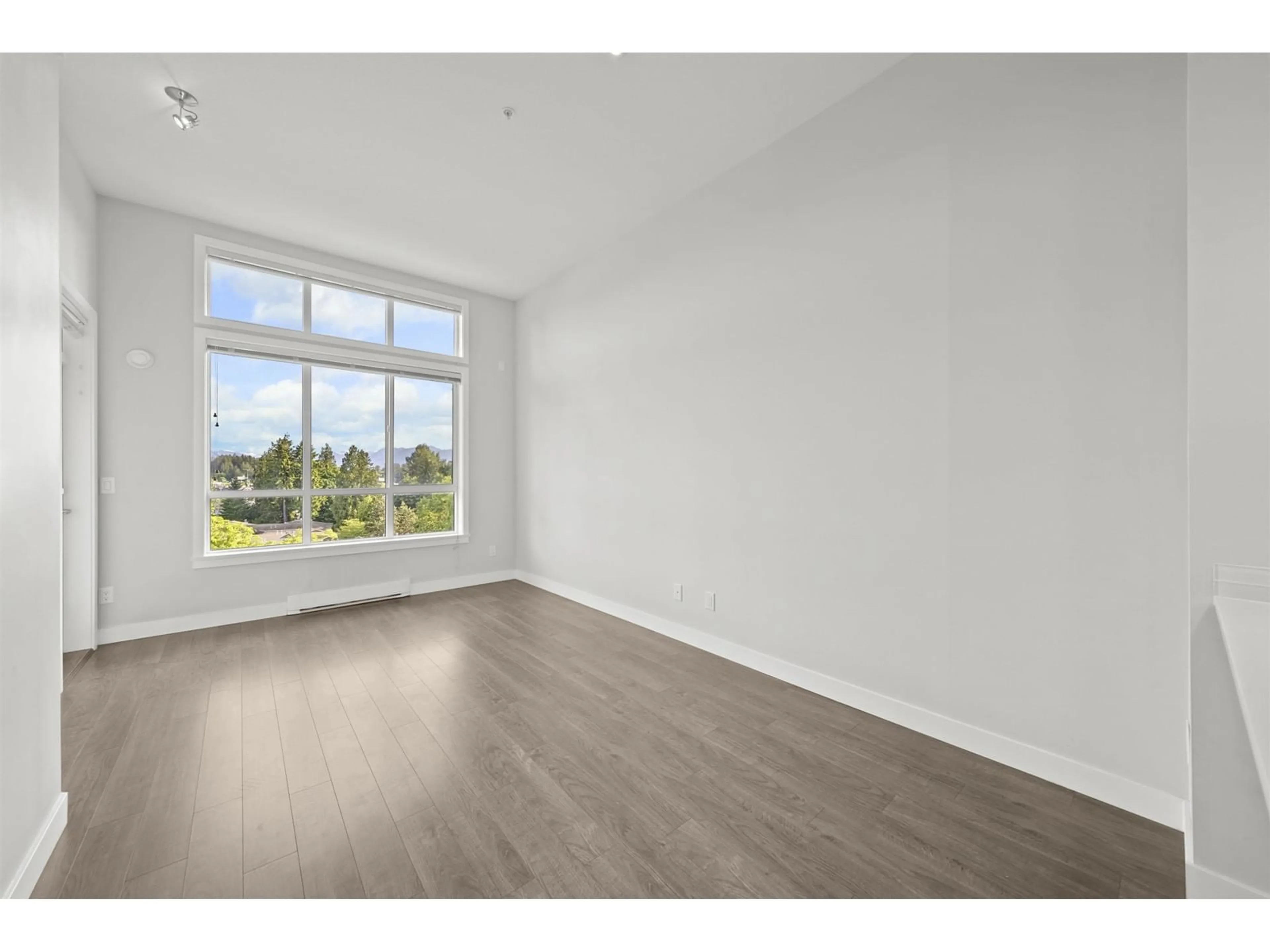 A pic of a room for 502 - 15388 105, Surrey British Columbia V3R0C4