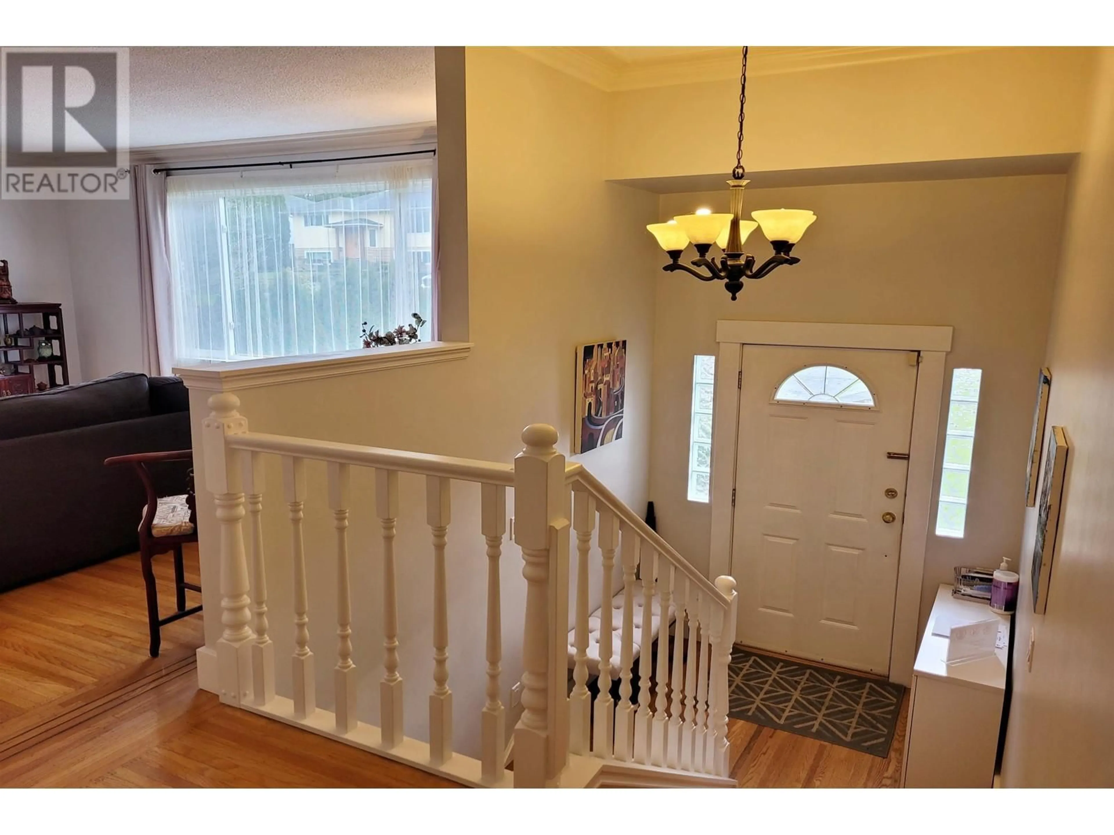 Indoor entryway for 7921 BURNFIELD CRESCENT, Burnaby British Columbia V5E2B8