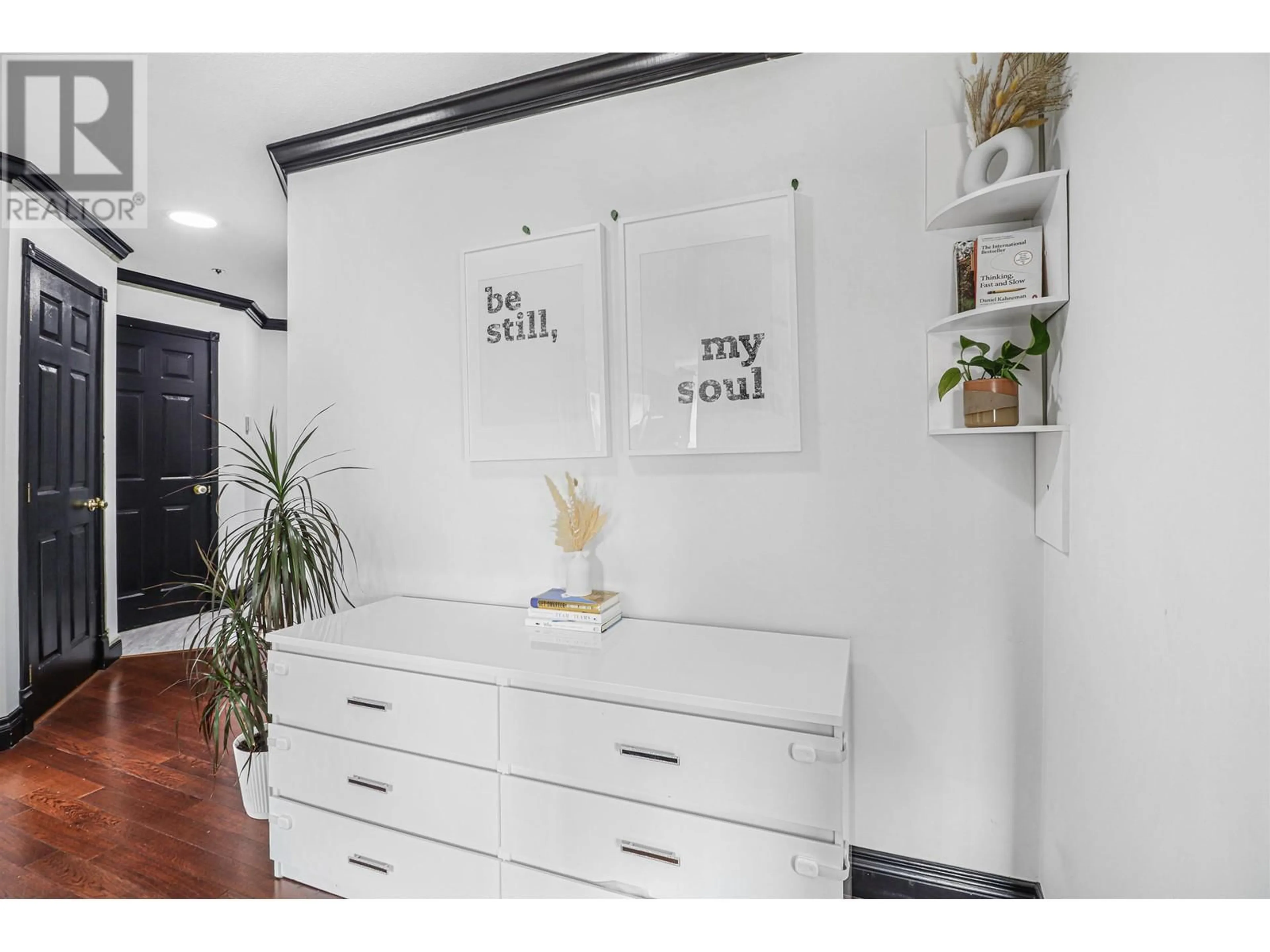 Indoor entryway for 106 - 2335 WHYTE AVENUE, Port Coquitlam British Columbia V3C2A3
