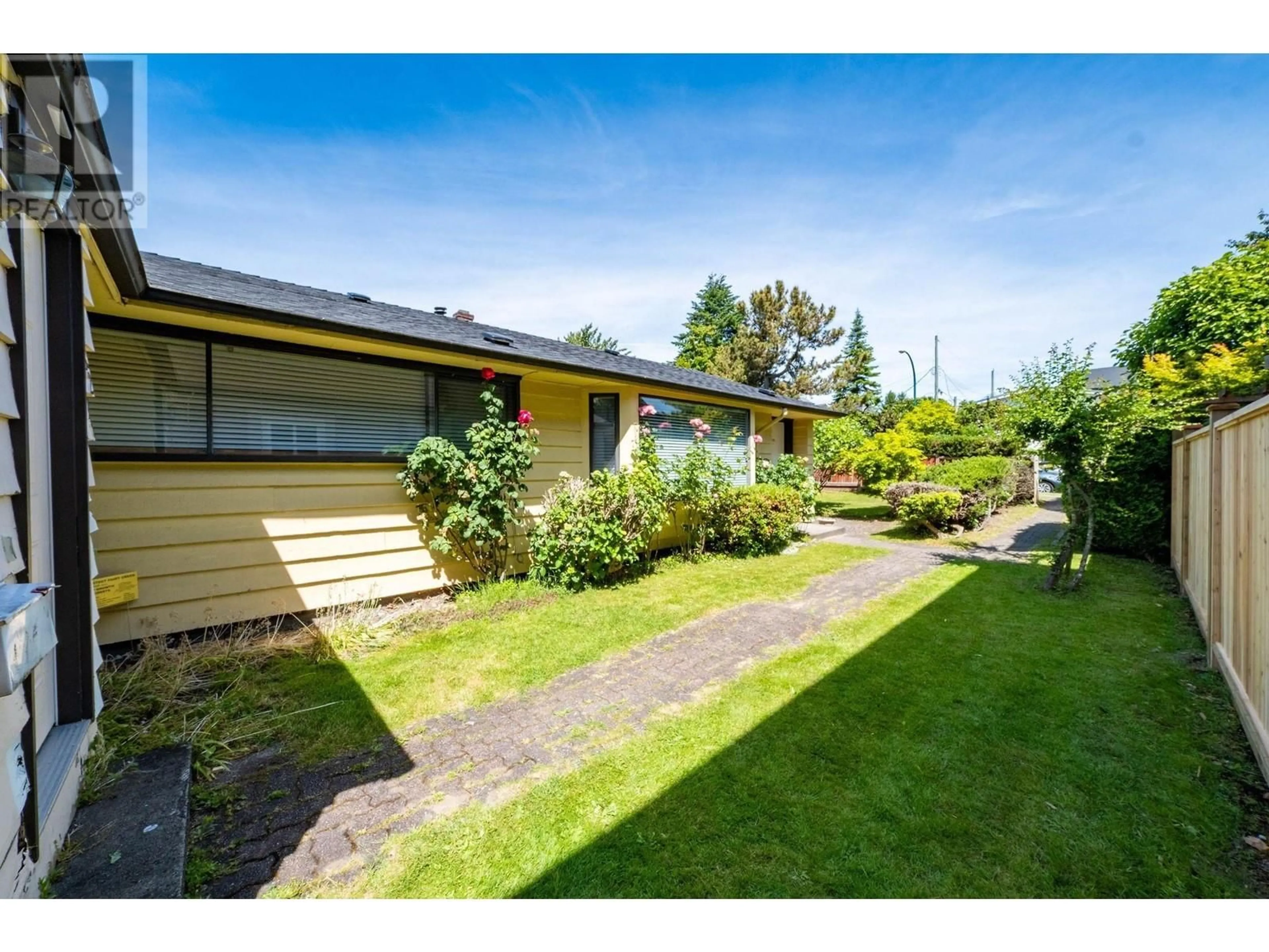 A pic from outside/outdoor area/front of a property/back of a property/a pic from drone, street for 8271 LAUREL STREET, Vancouver British Columbia V6P3V2