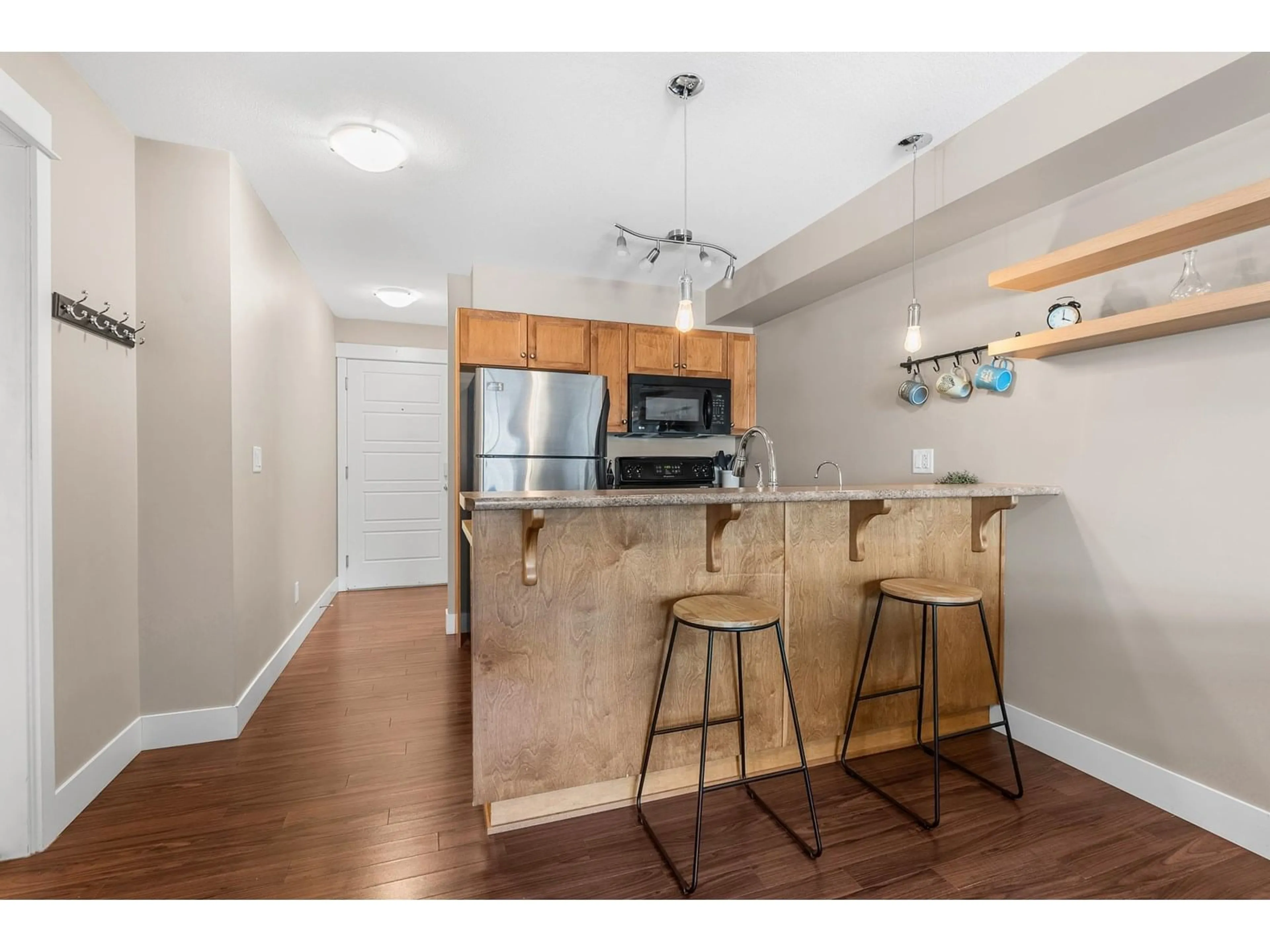 Open concept kitchen, wood/laminate floor for 201 - 30525 CARDINAL, Abbotsford British Columbia V2T0A8