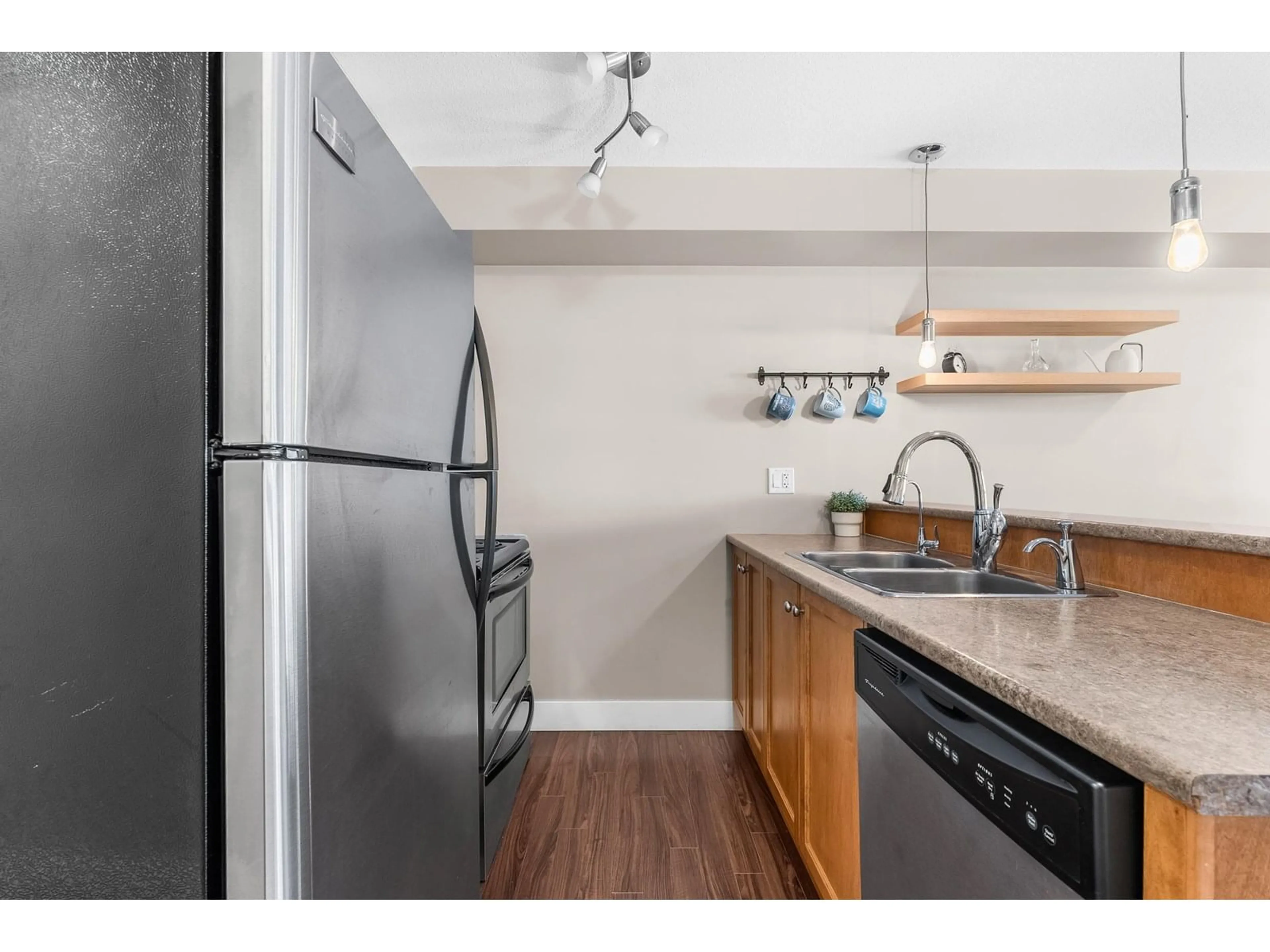 Standard kitchen, unknown for 201 - 30525 CARDINAL, Abbotsford British Columbia V2T0A8