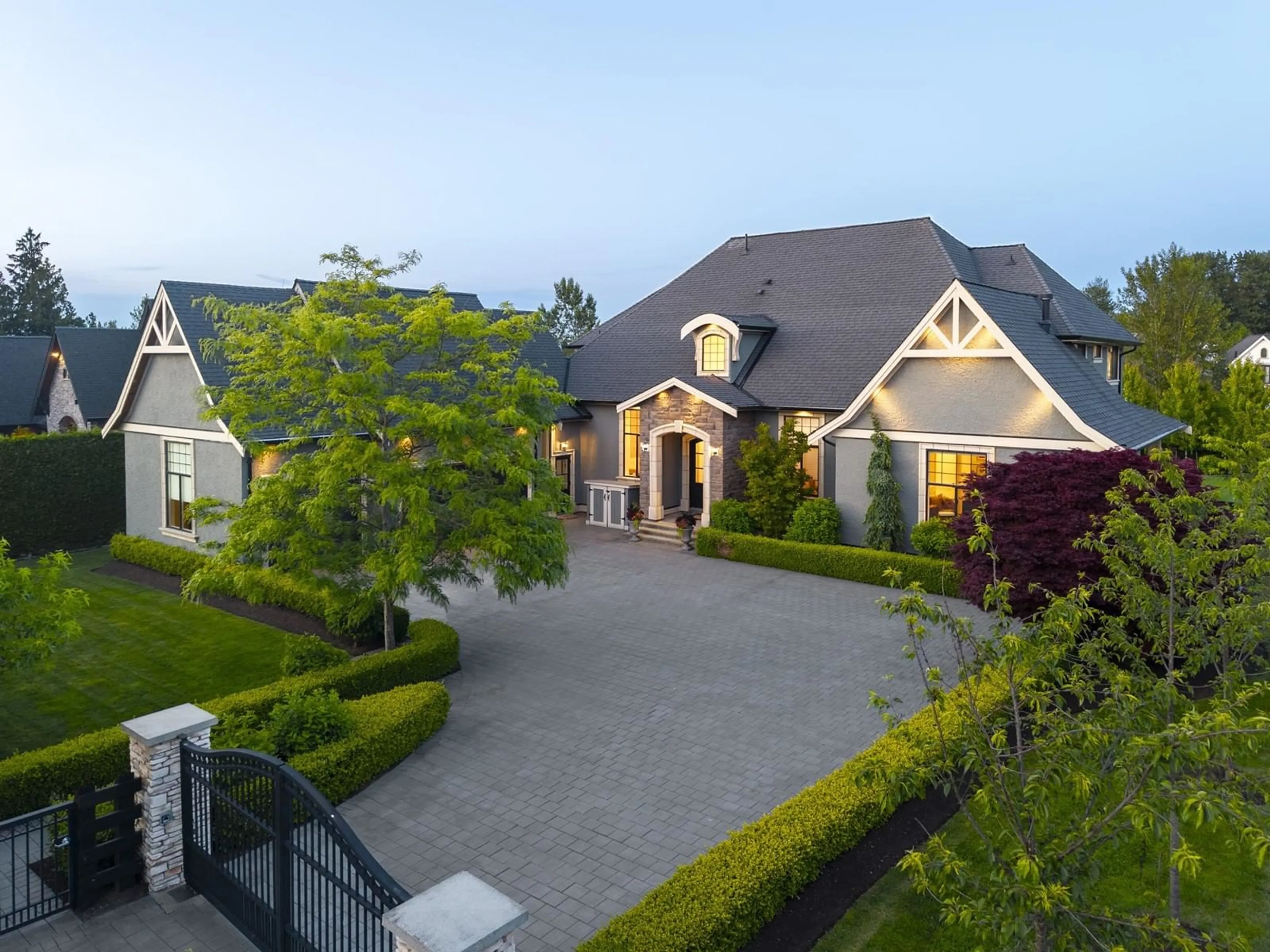 A pic from outside/outdoor area/front of a property/back of a property/a pic from drone, street for 350 198, Langley British Columbia V2Z0A6