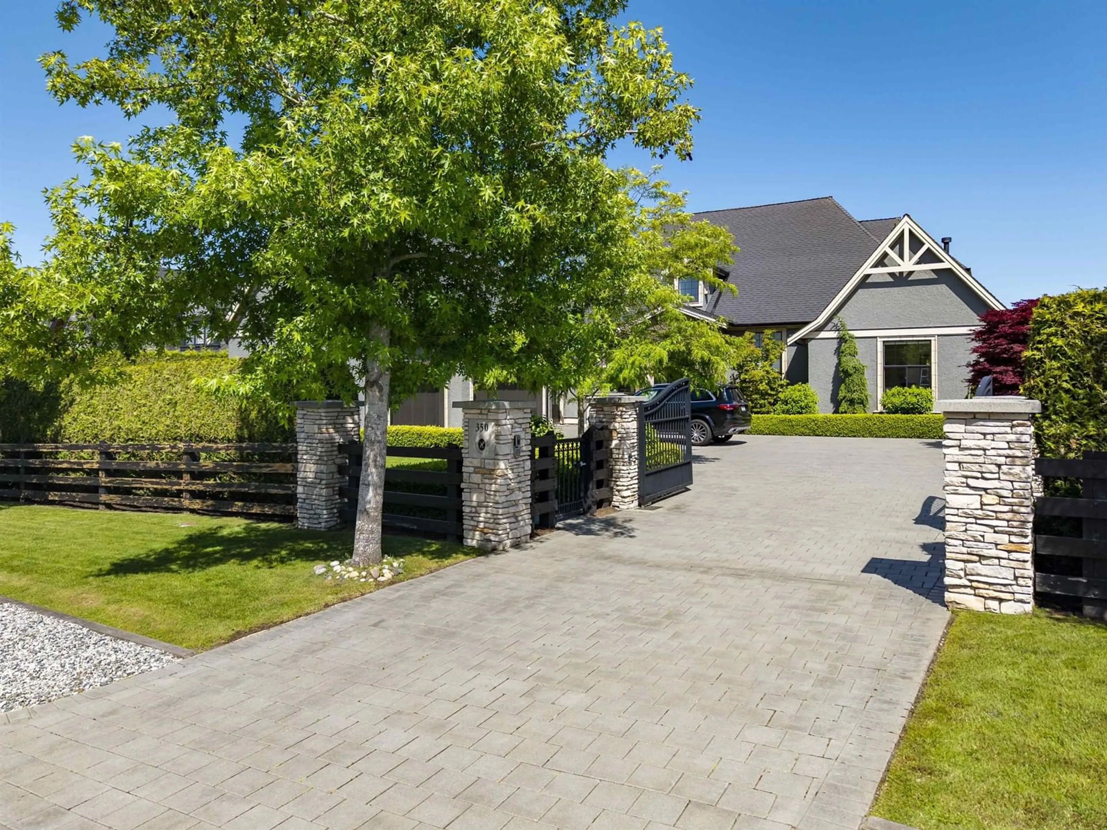 A pic from outside/outdoor area/front of a property/back of a property/a pic from drone, street for 350 198, Langley British Columbia V2Z0A6