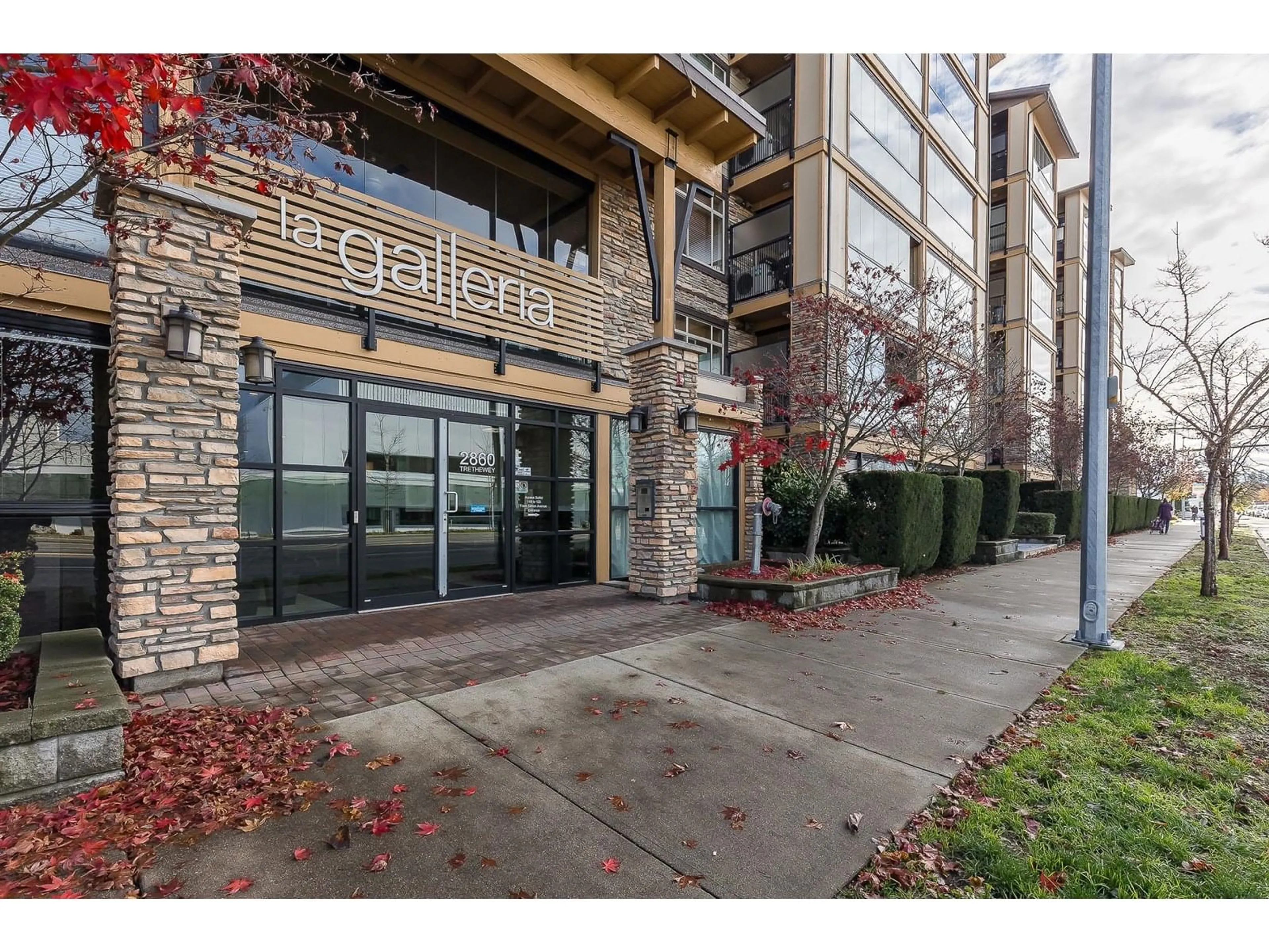 Indoor foyer for 122 - 2860 TRETHEWEY, Abbotsford British Columbia V2T0G5