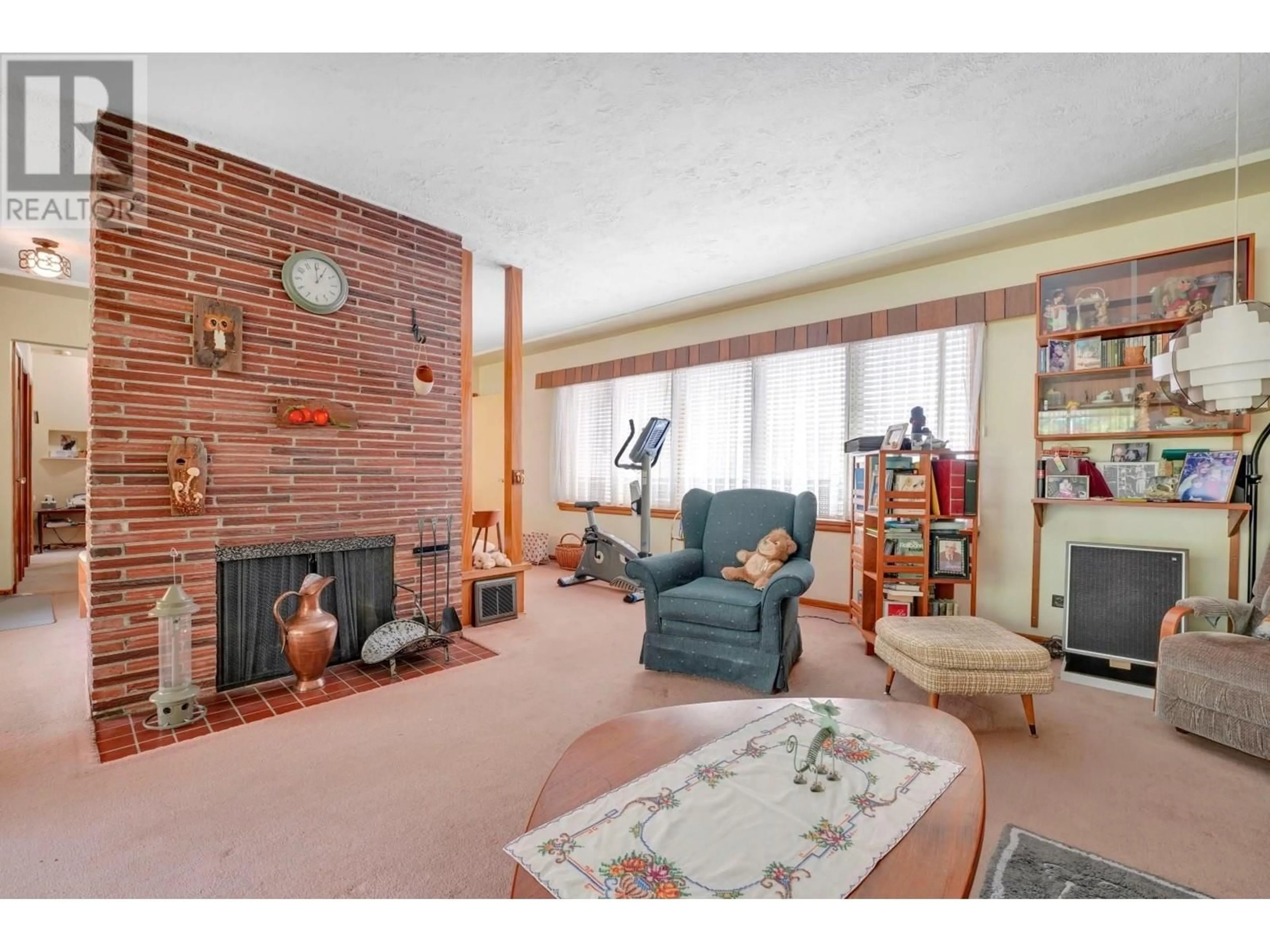 Living room with furniture, unknown for 4432 IRMIN STREET, Burnaby British Columbia V5J1X7