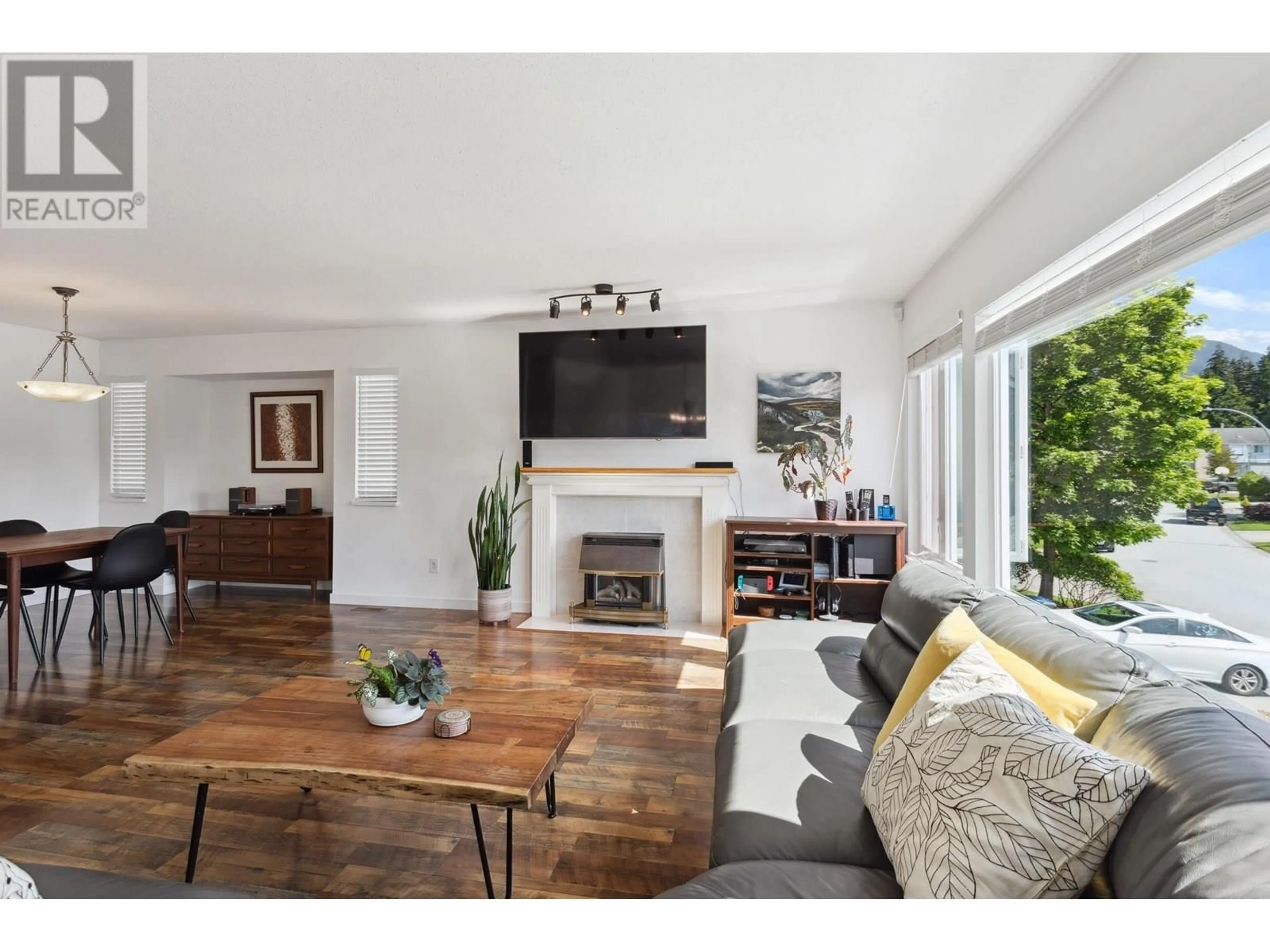 Living room with furniture, wood/laminate floor for 3843 TORONTO STREET, Port Coquitlam British Columbia V3B7J6