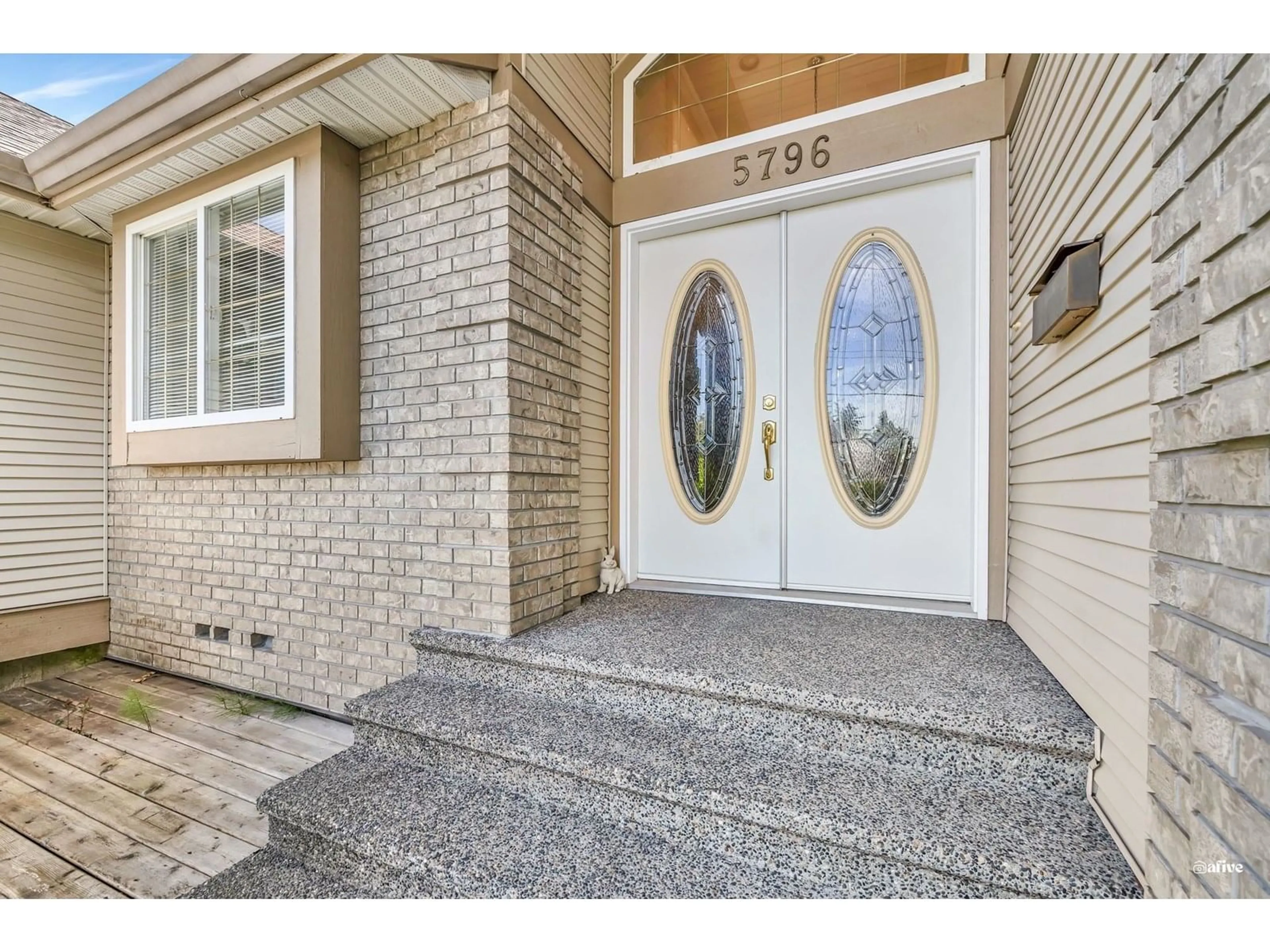 Indoor entryway for 5796 168, Surrey British Columbia V3S3X6