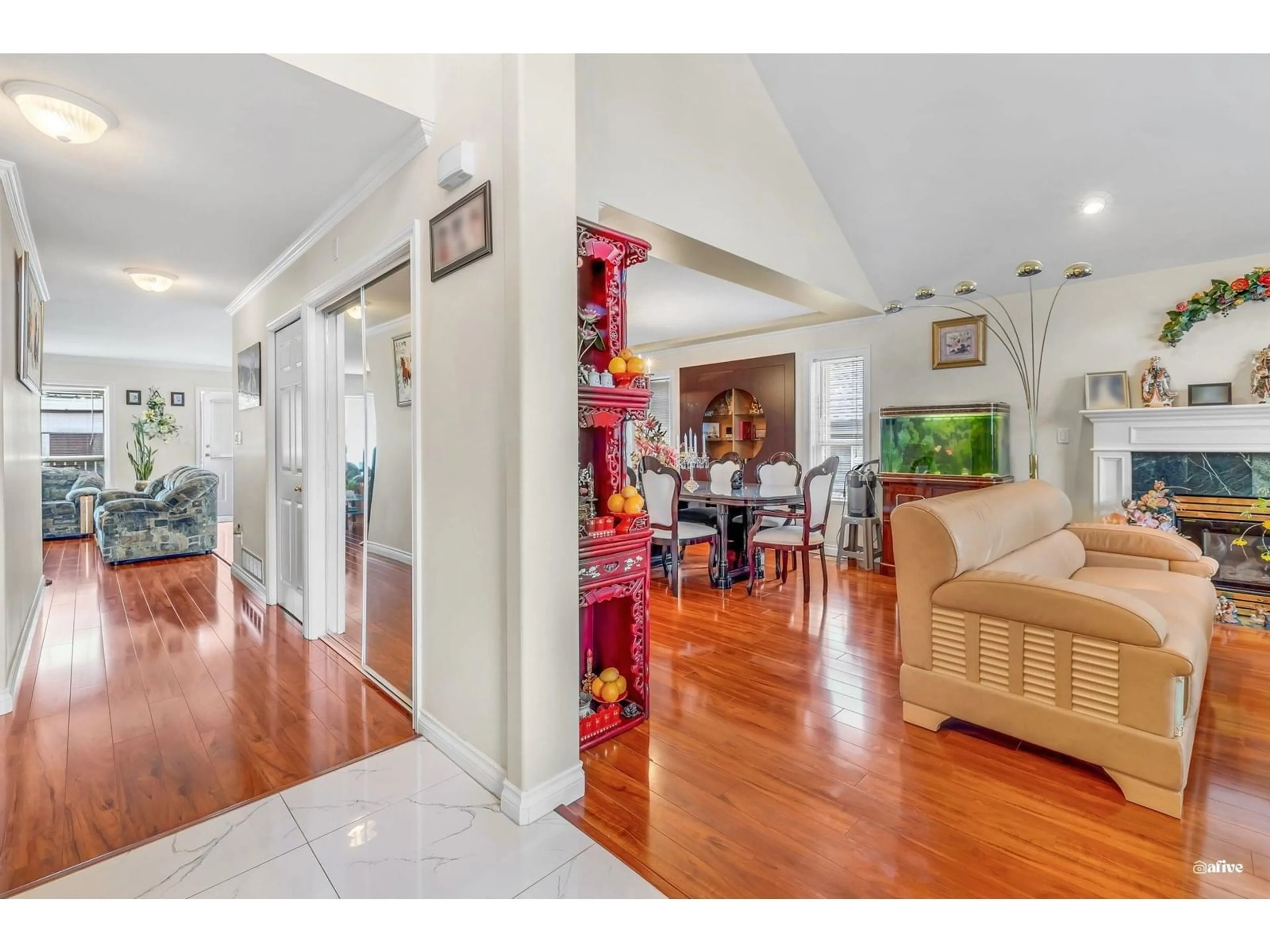 Indoor foyer for 5796 168, Surrey British Columbia V3S3X6