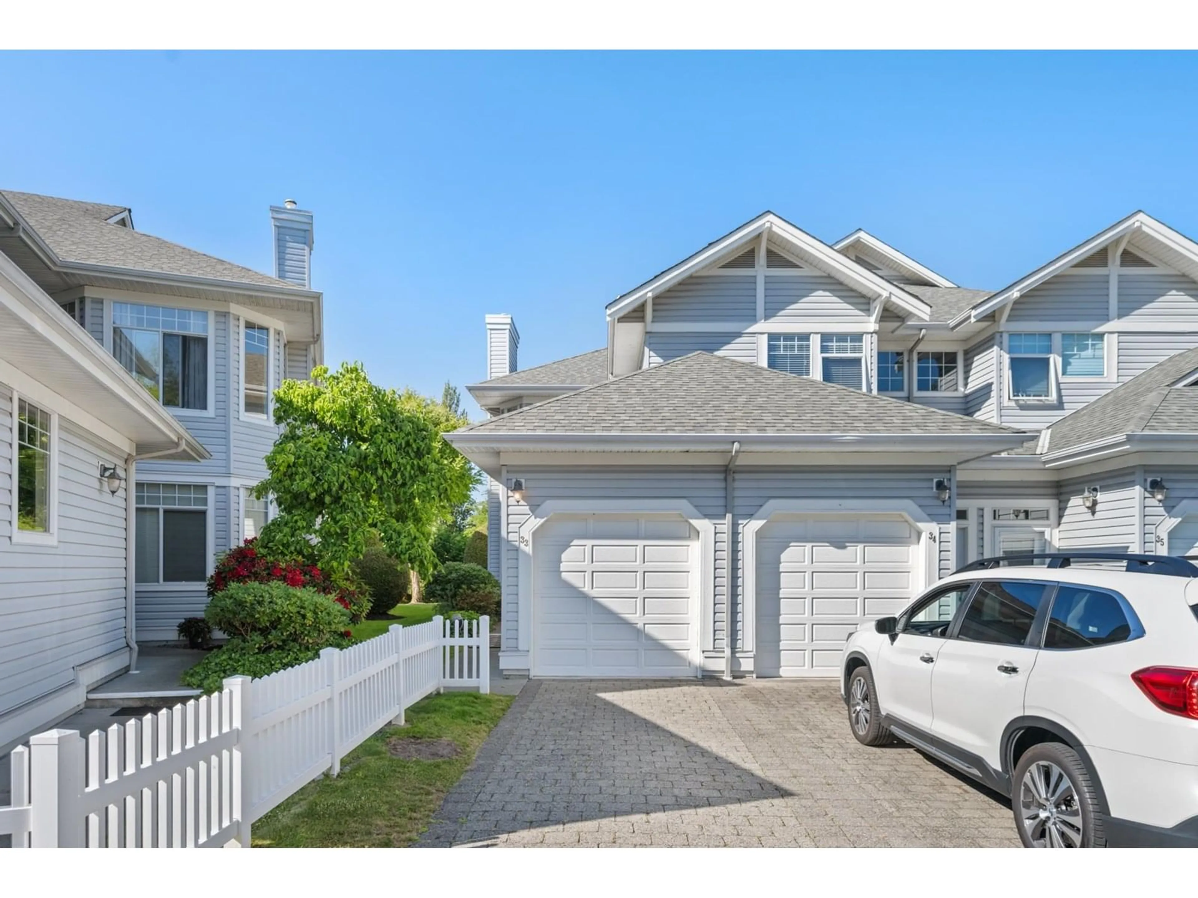 Home with vinyl exterior material, street for 33 - 5708 208, Langley British Columbia V3A8L4