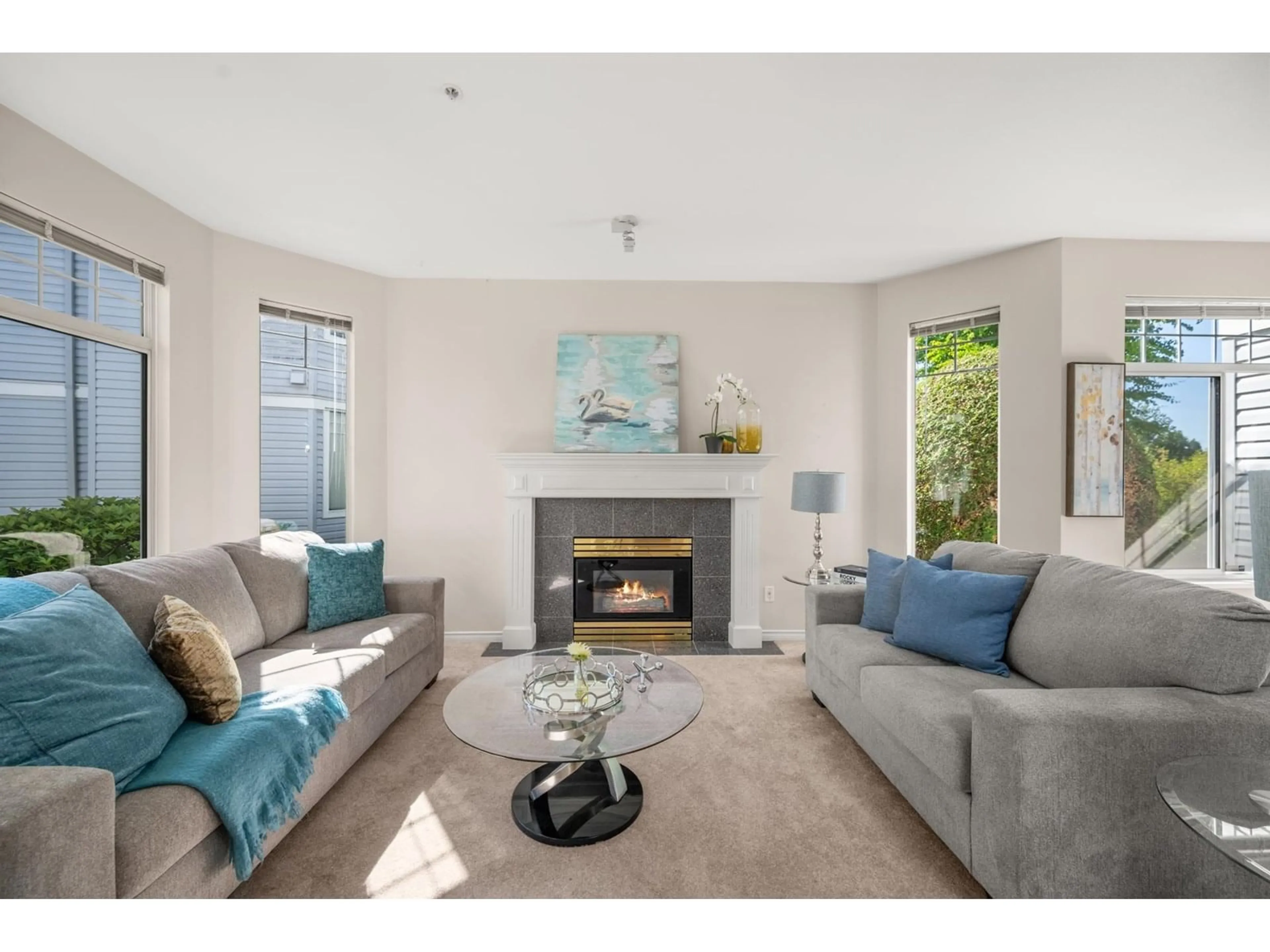 Living room with furniture, unknown for 33 - 5708 208, Langley British Columbia V3A8L4