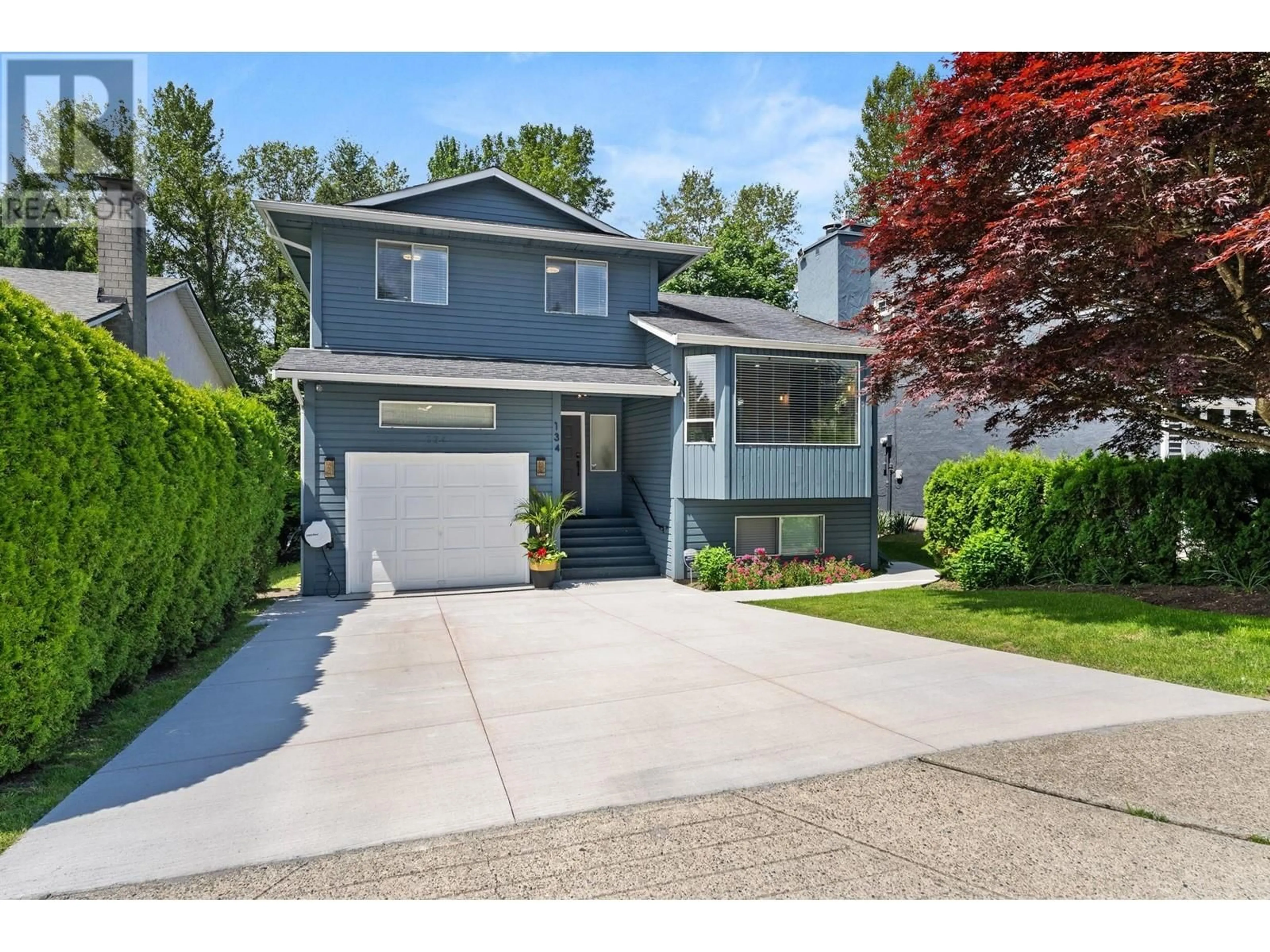 Home with vinyl exterior material, street for 134 CROTEAU COURT, Coquitlam British Columbia V3K6E2