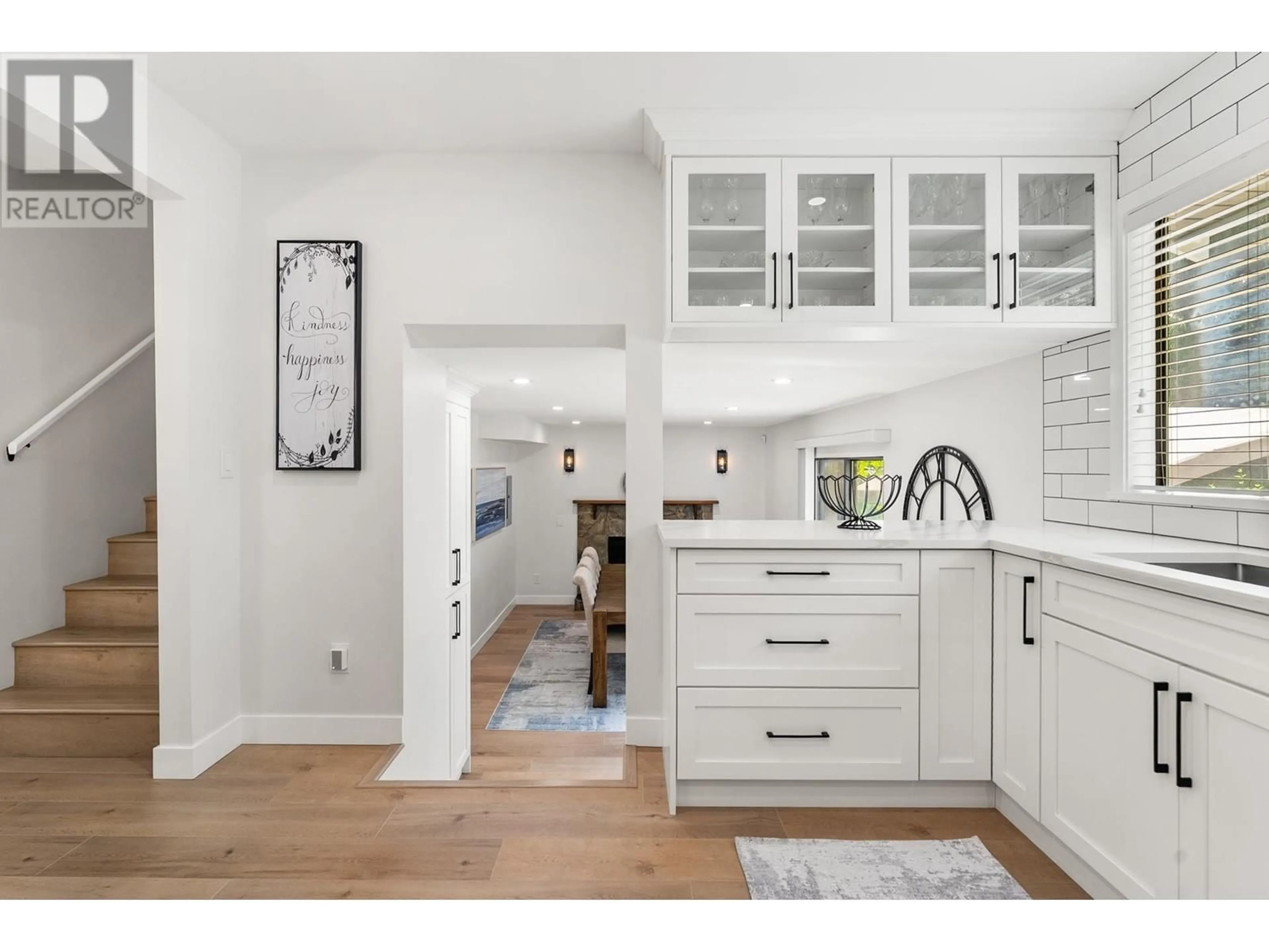 Open concept kitchen, unknown for 134 CROTEAU COURT, Coquitlam British Columbia V3K6E2
