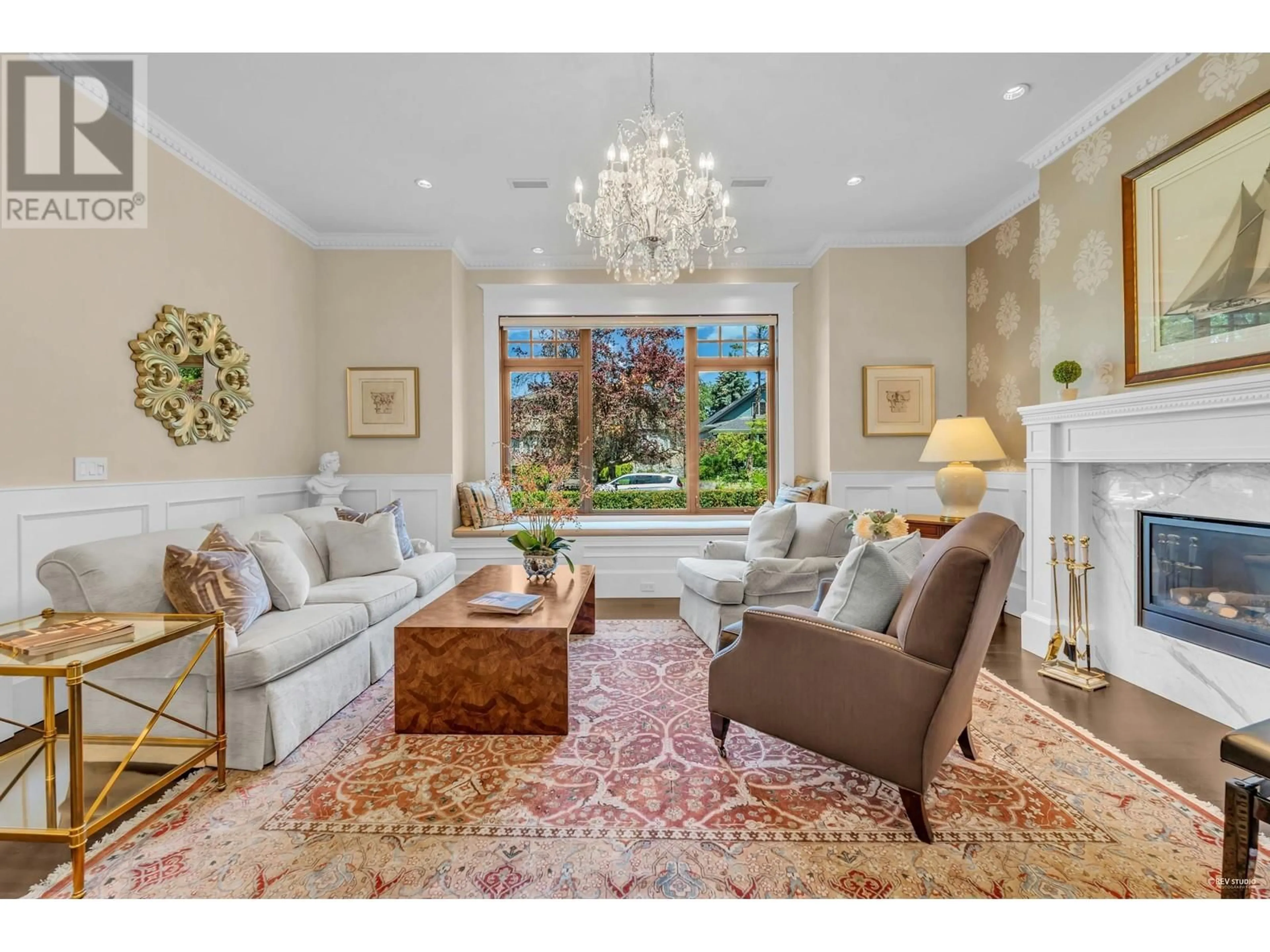 Living room with furniture, unknown for 2568 W 35TH AVENUE, Vancouver British Columbia V6N2L8