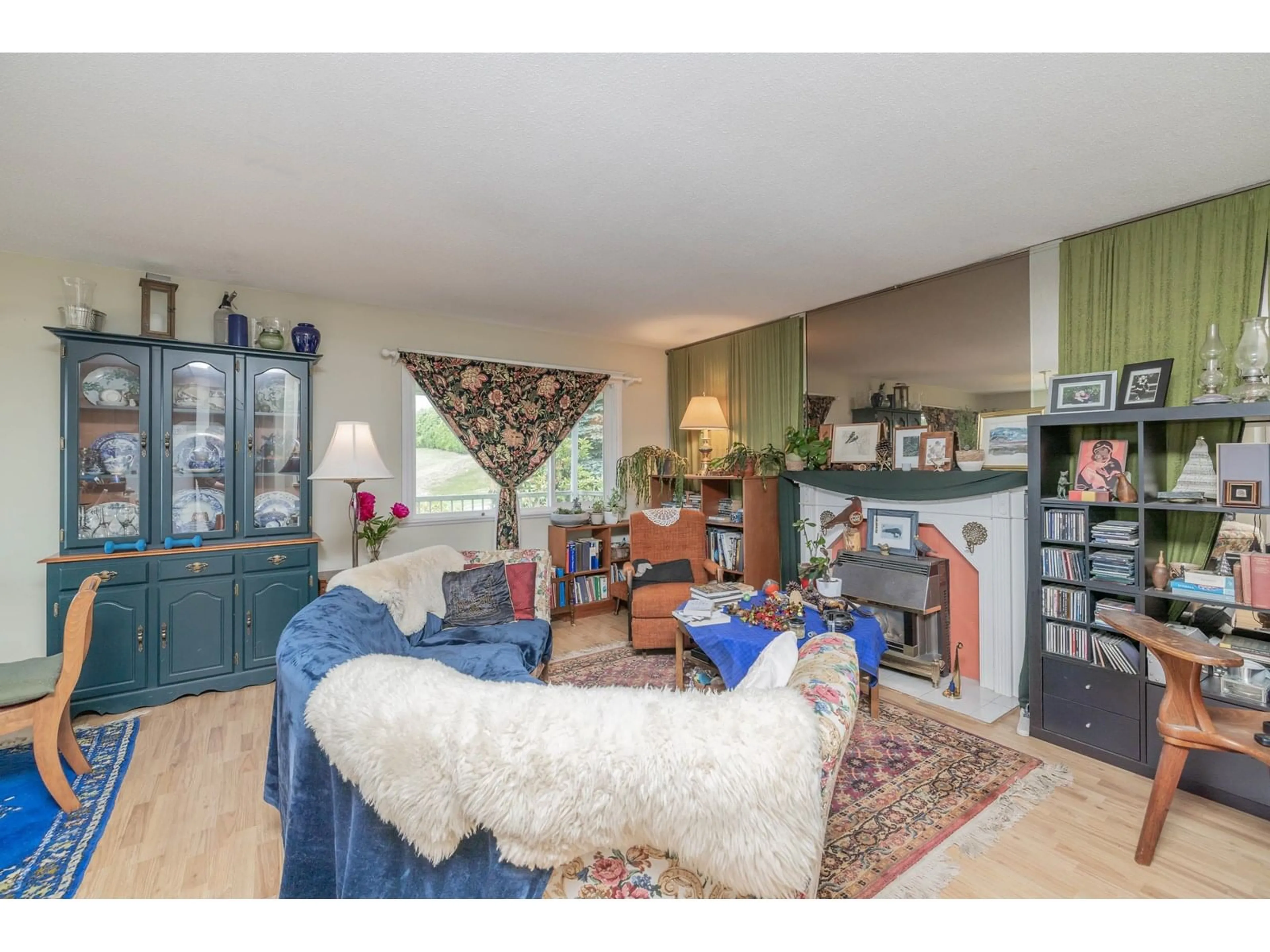Living room with furniture, unknown for 8062 CLEGG, Mission British Columbia V2V3R5