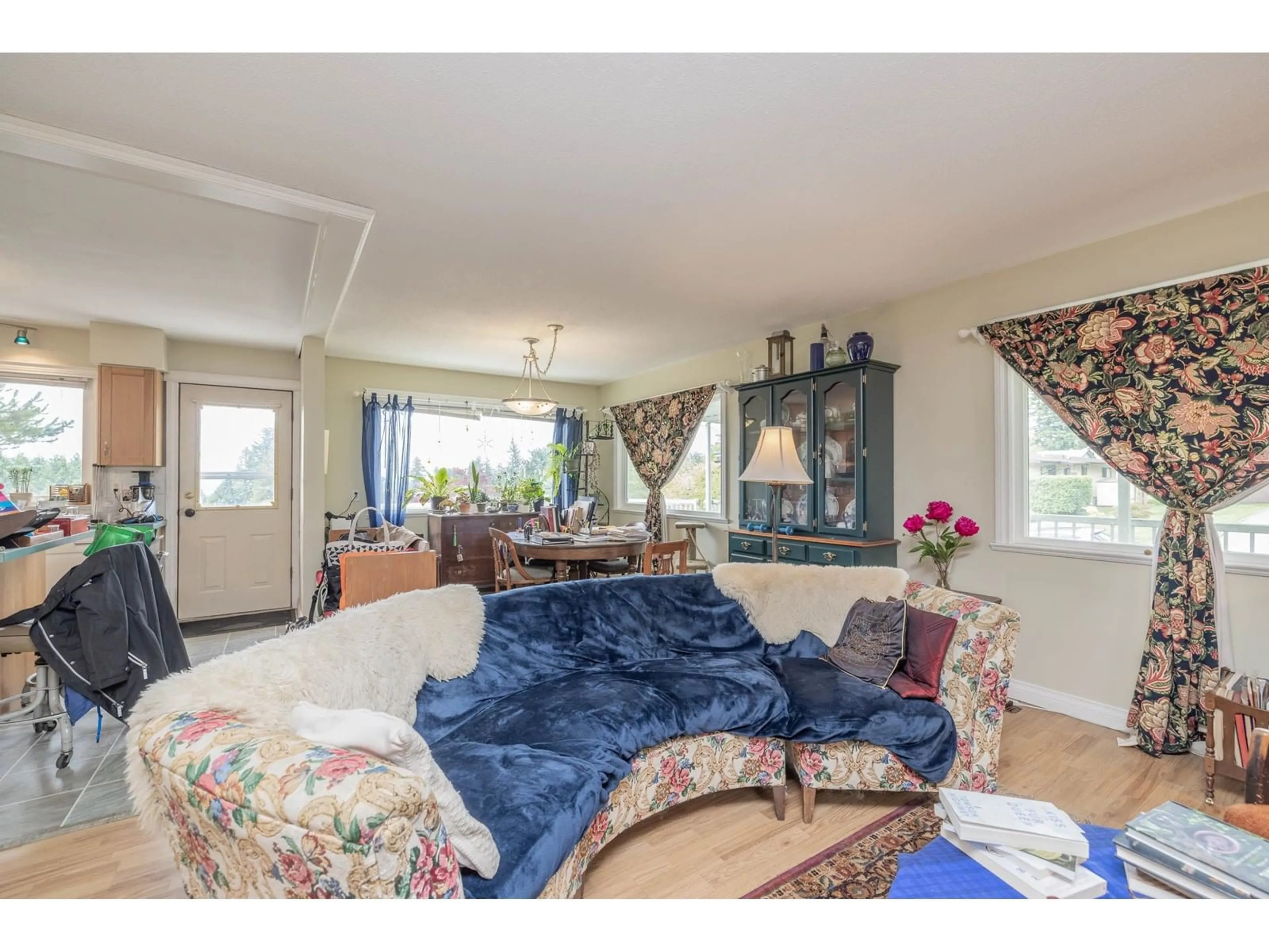 Living room with furniture, unknown for 8062 CLEGG, Mission British Columbia V2V3R5