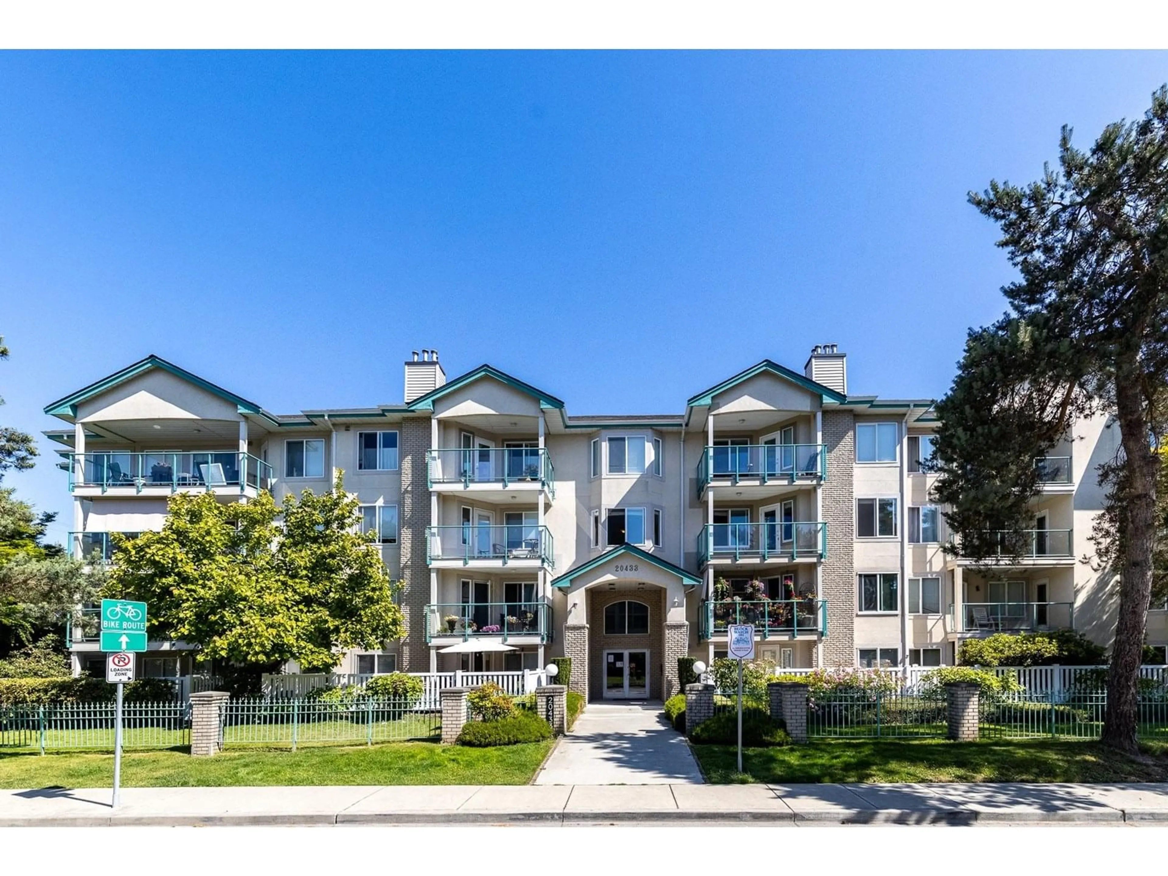A pic from outside/outdoor area/front of a property/back of a property/a pic from drone, unknown for 311 - 20433 53, Langley British Columbia V3A7A6