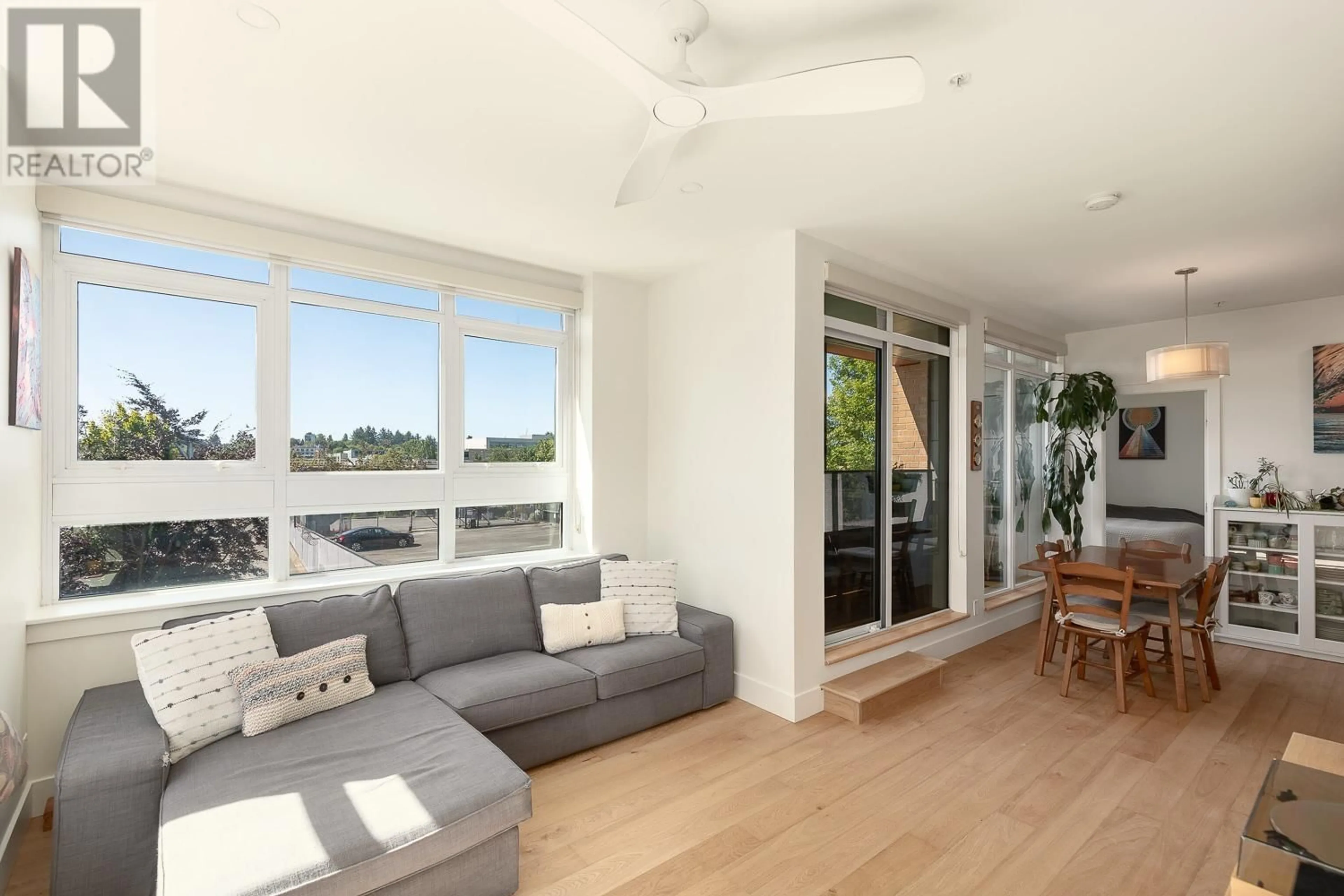 Living room with furniture, unknown for 313 - 2250 COMMERCIAL DRIVE, Vancouver British Columbia V5N5P9
