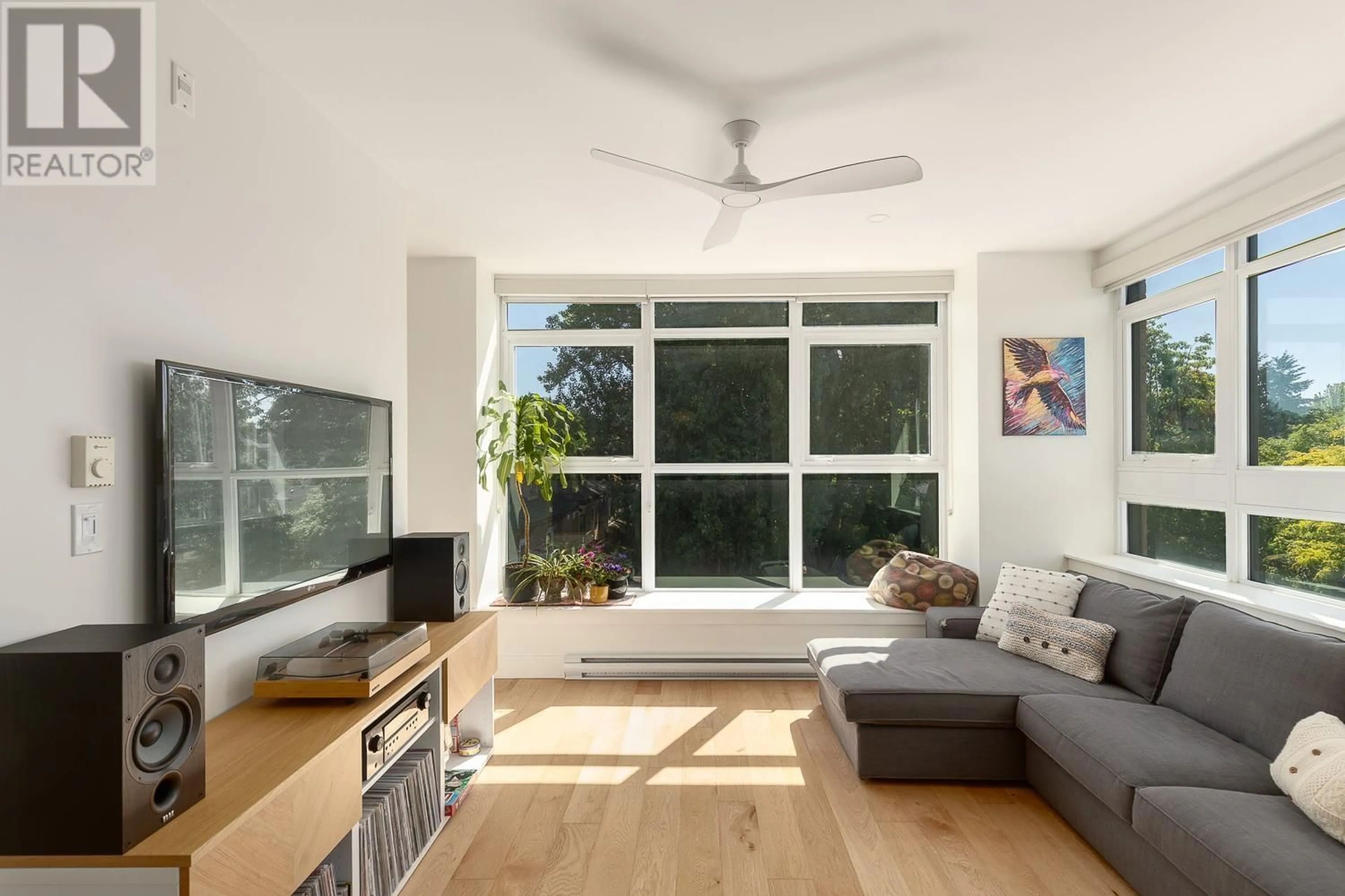 Living room with furniture, unknown for 313 - 2250 COMMERCIAL DRIVE, Vancouver British Columbia V5N5P9