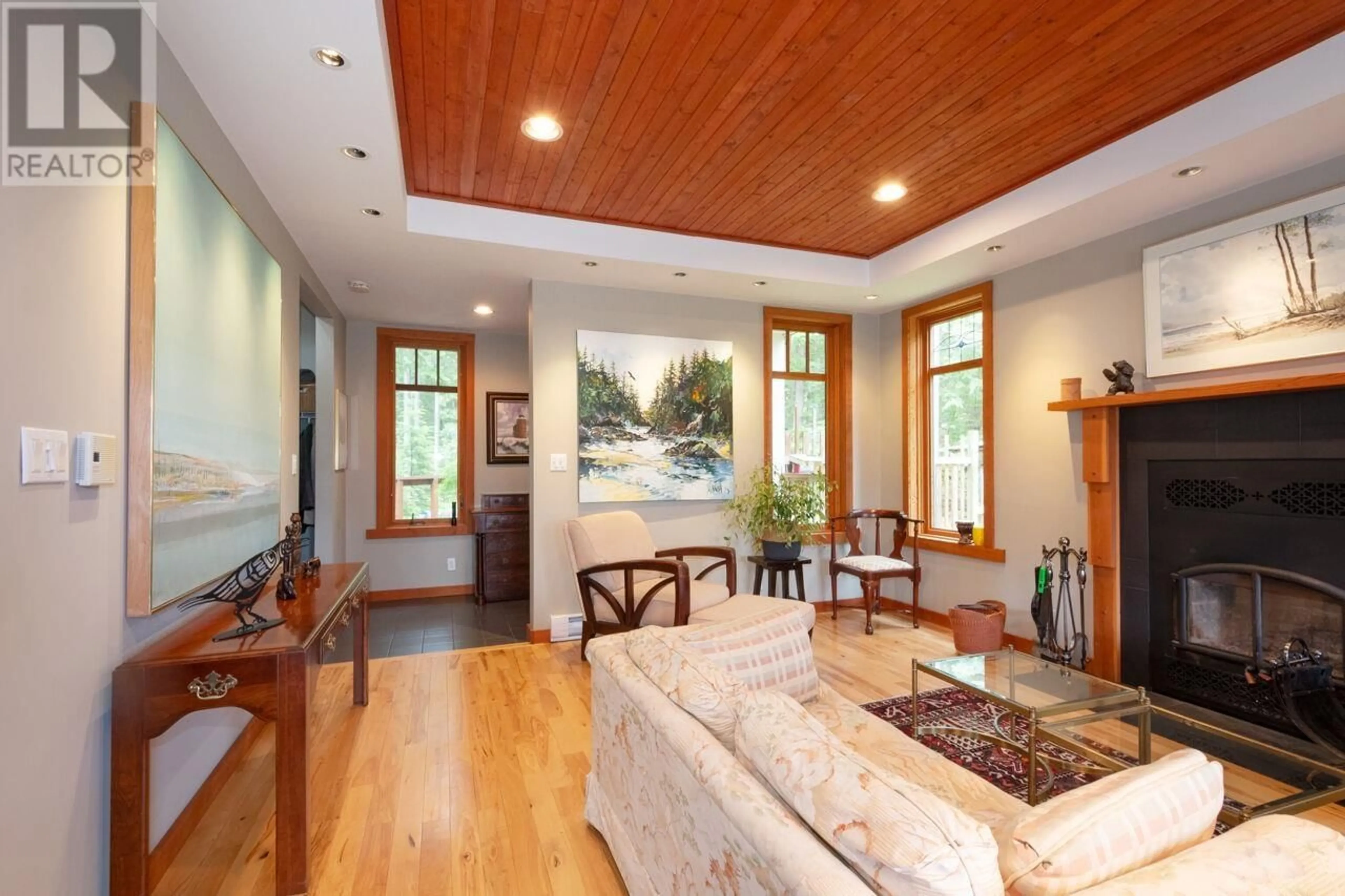 Living room with furniture, wood/laminate floor for 1029 CENTER BAY ROAD, Gambier Island British Columbia V0N1V0