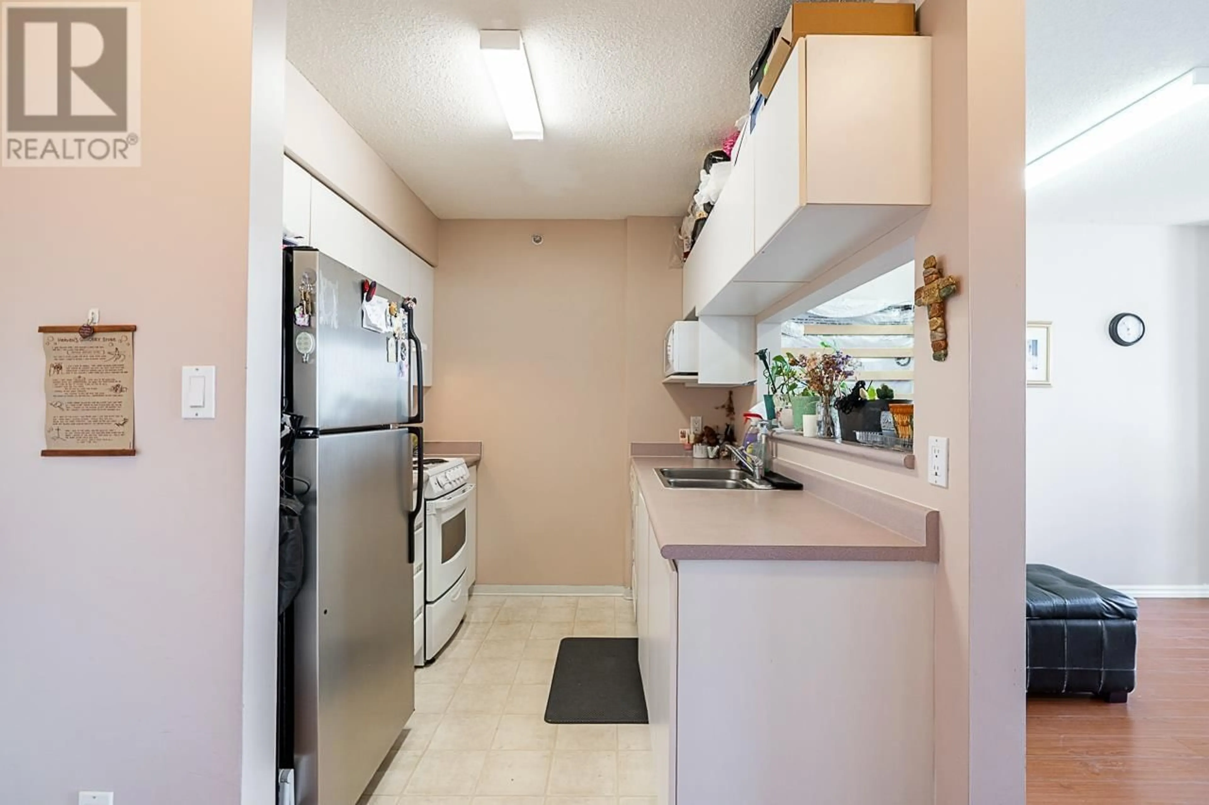Standard kitchen, unknown for 910 - 3489 ASCOT PLACE, Vancouver British Columbia V5R6B6