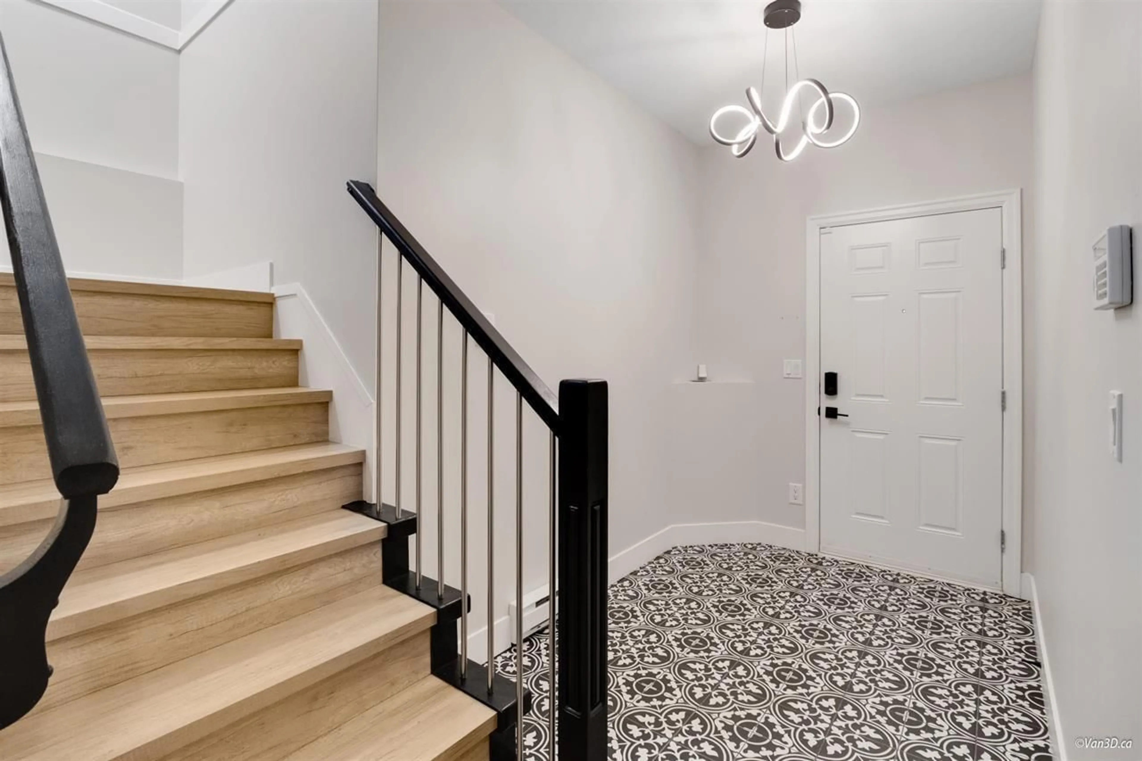 Indoor entryway for 52 - 8633 159, Surrey British Columbia V4N5W1