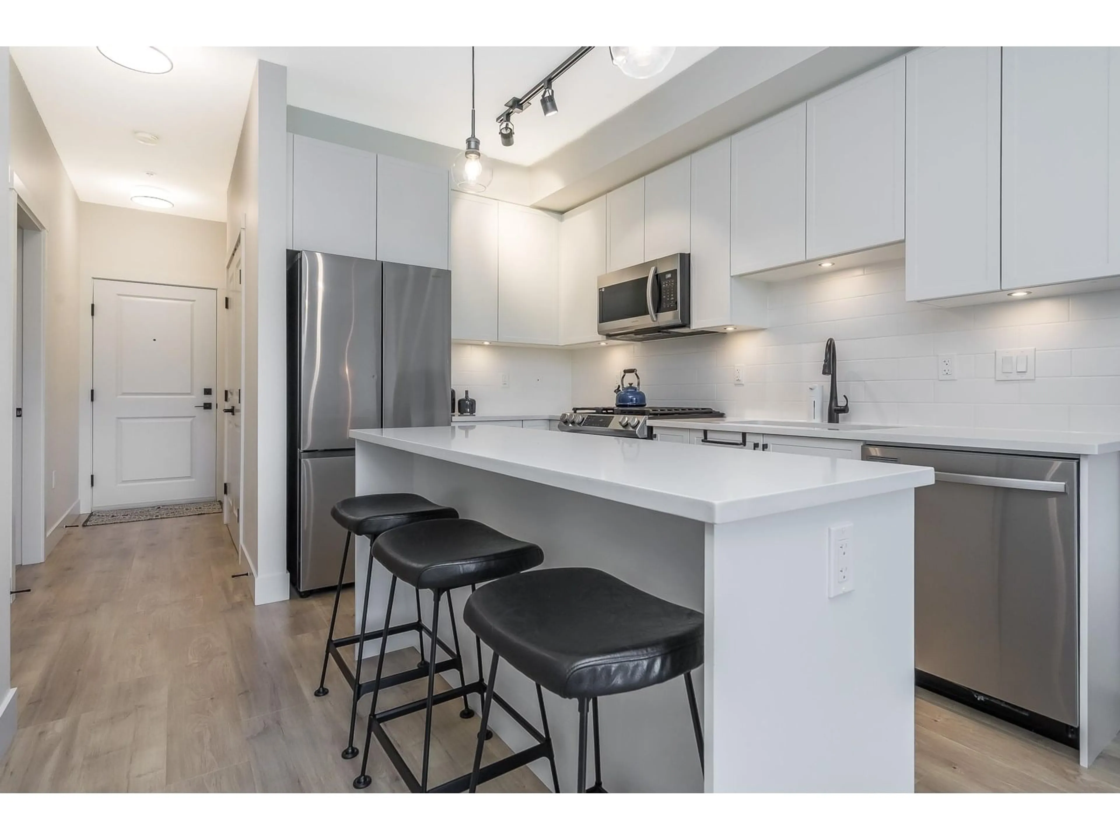 Open concept kitchen, unknown for 316 - 19935 75A, Langley British Columbia V2Y4L5