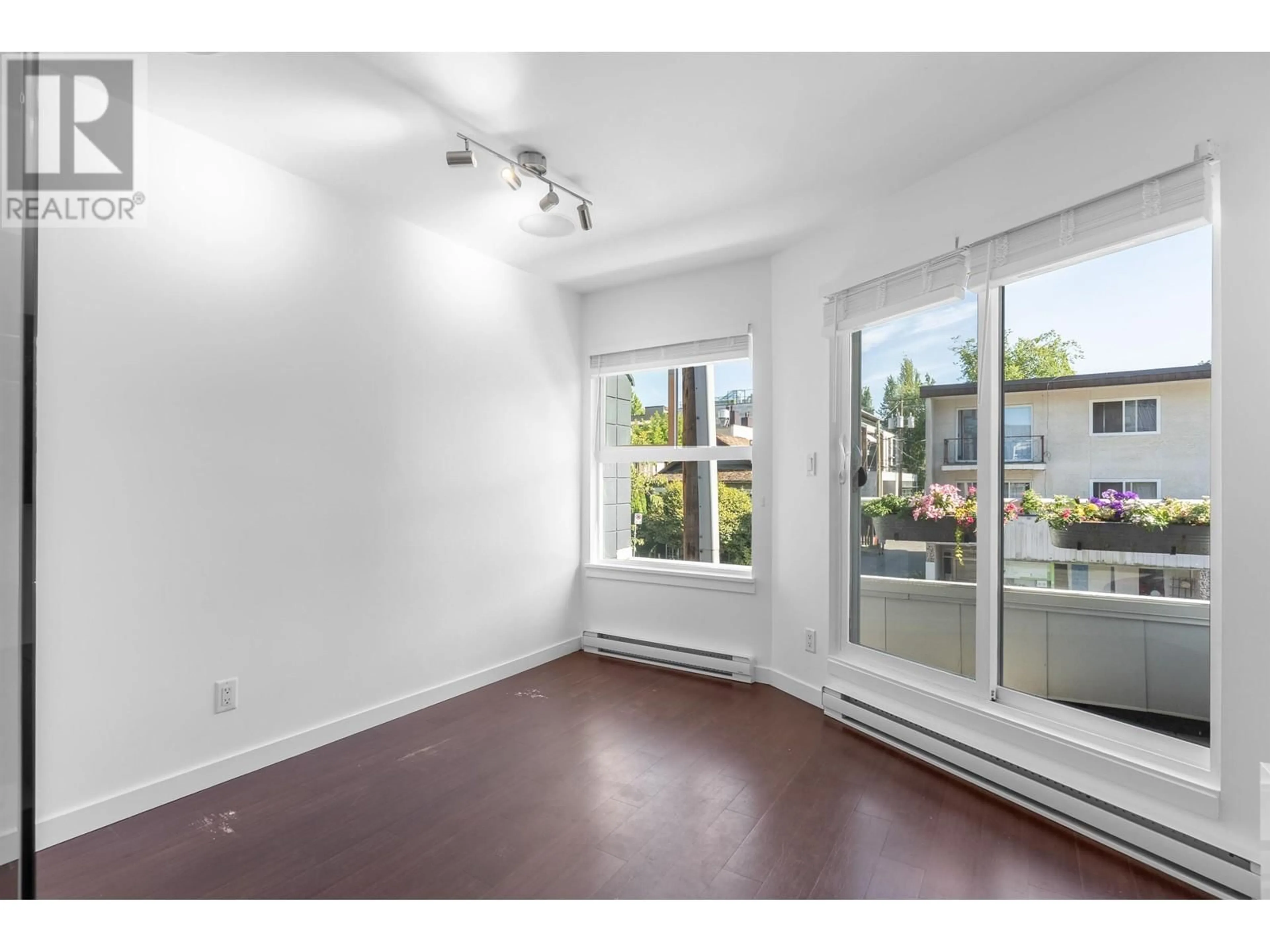 A pic of a room for E - 733 16TH AVENUE, Vancouver British Columbia V5Z1S8