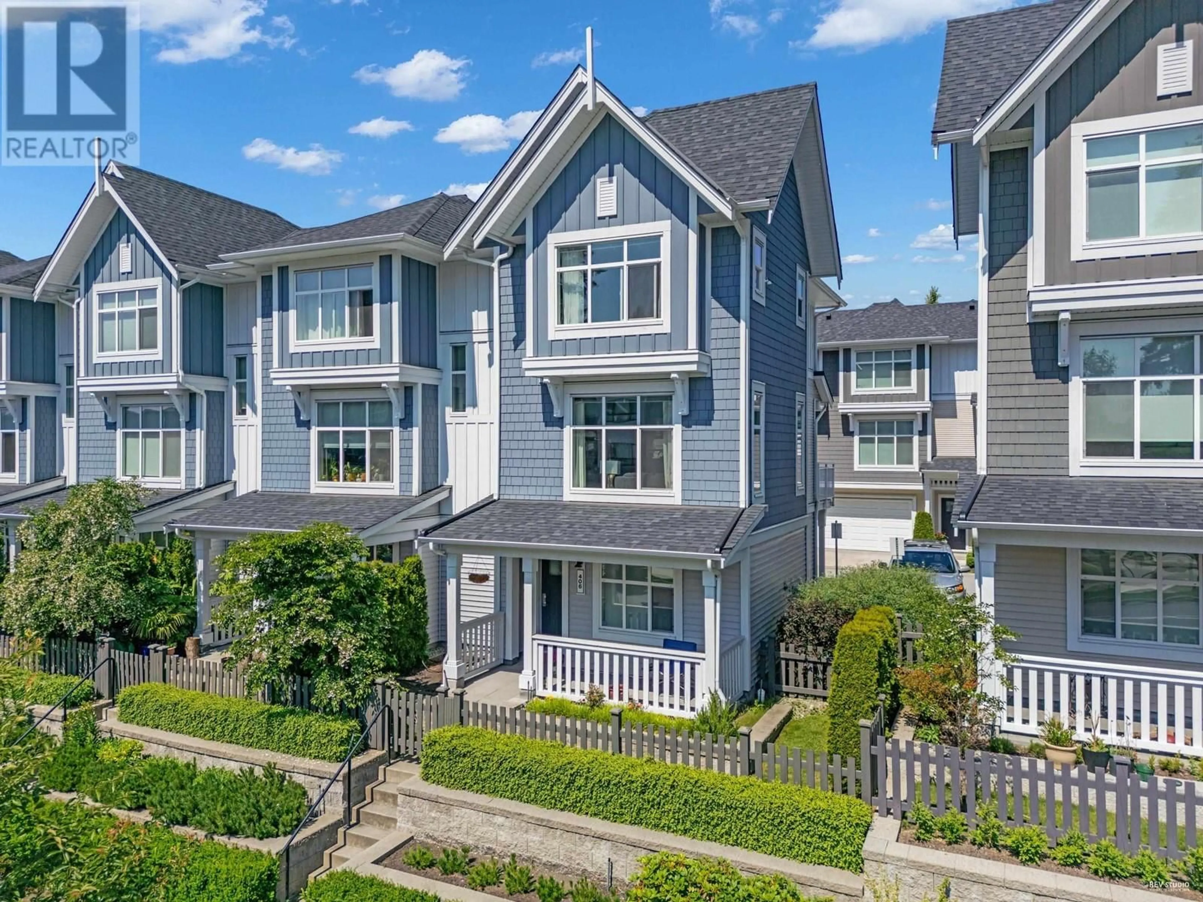 A pic from outside/outdoor area/front of a property/back of a property/a pic from drone, unknown for 406 - 11295 PAZARENA PLACE, Maple Ridge British Columbia V2X4K9
