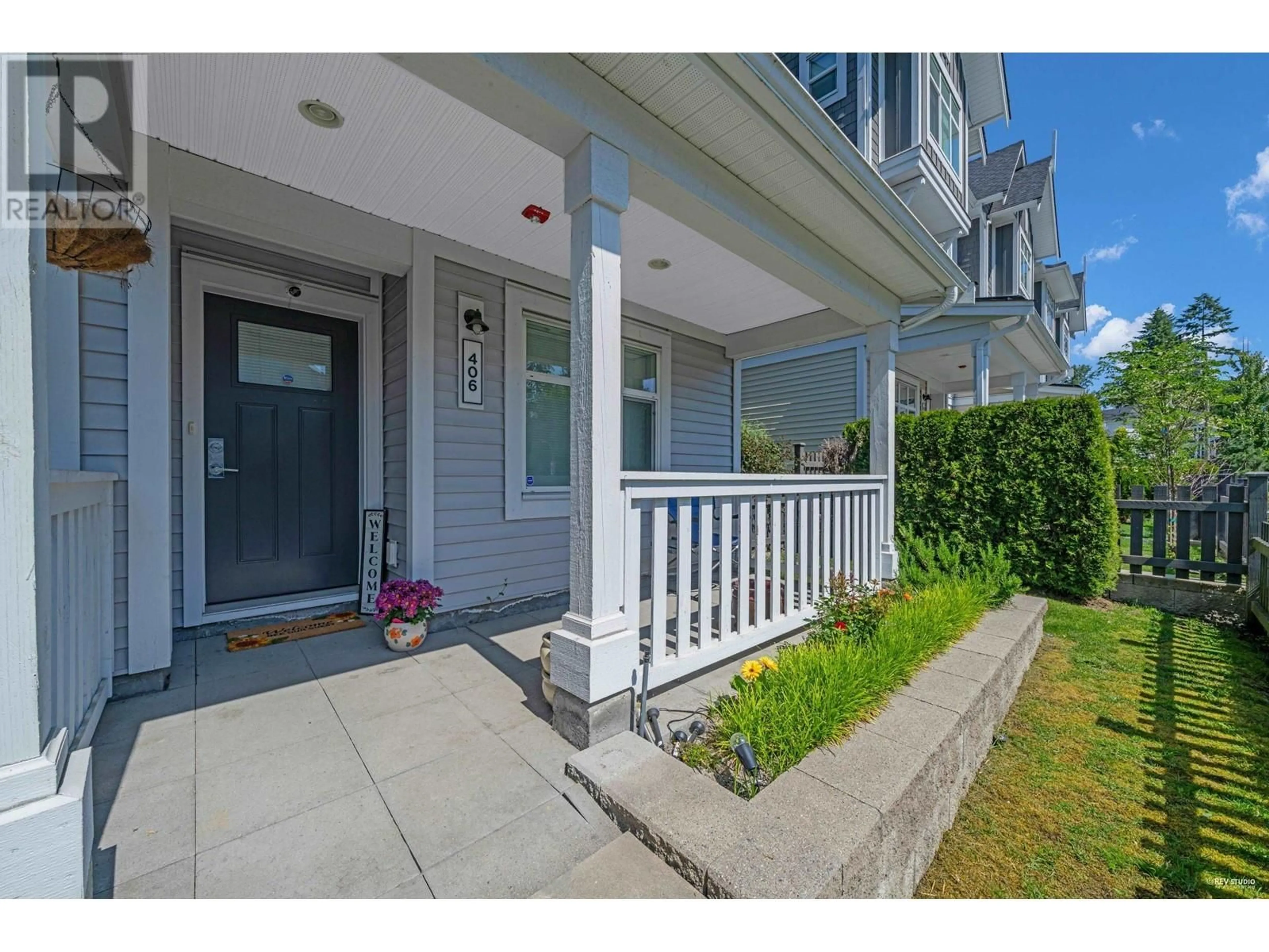 Indoor entryway for 406 - 11295 PAZARENA PLACE, Maple Ridge British Columbia V2X4K9