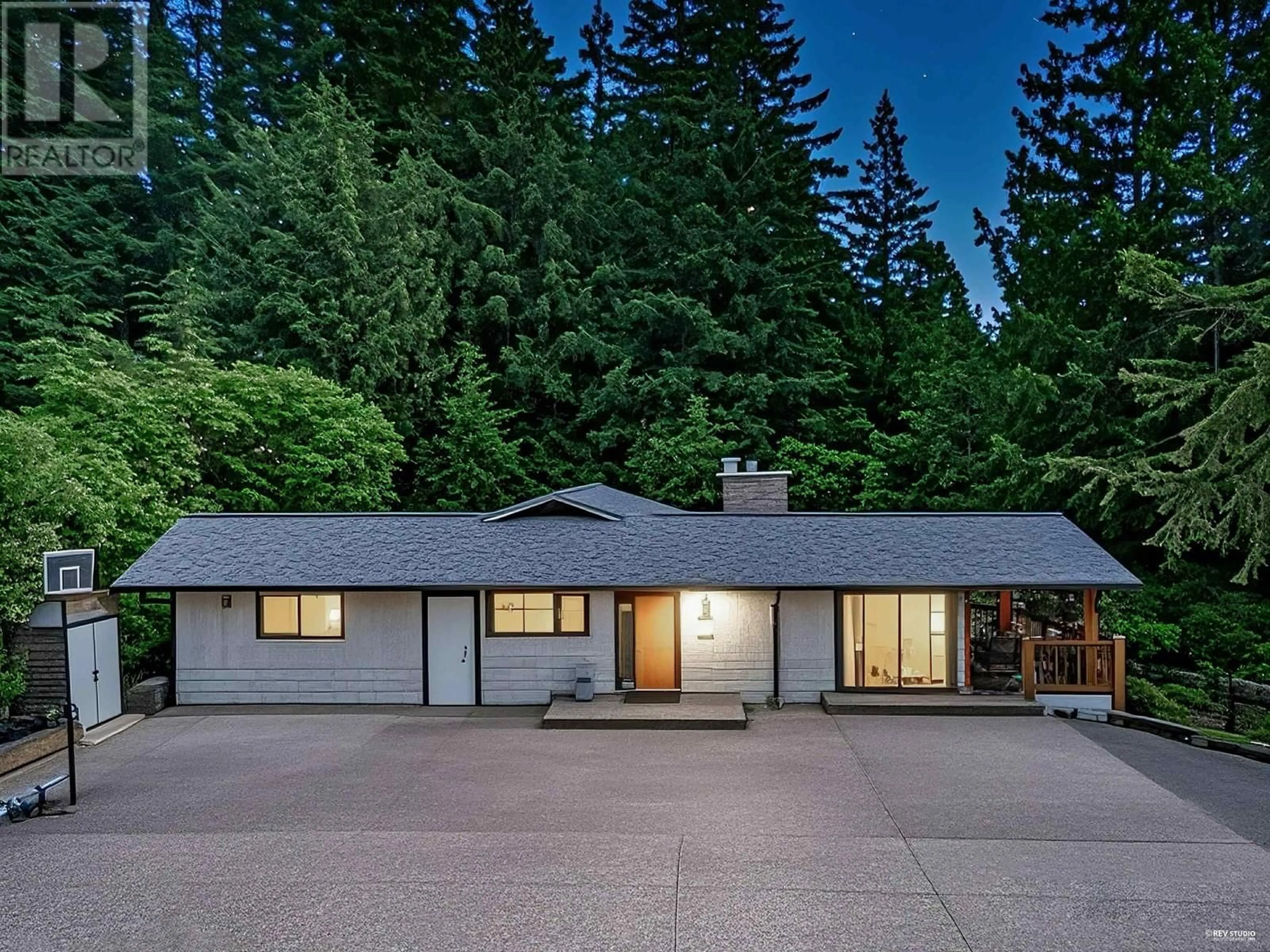Home with vinyl exterior material, unknown for 4875 SKYLINE DRIVE, North Vancouver British Columbia V7R3J2