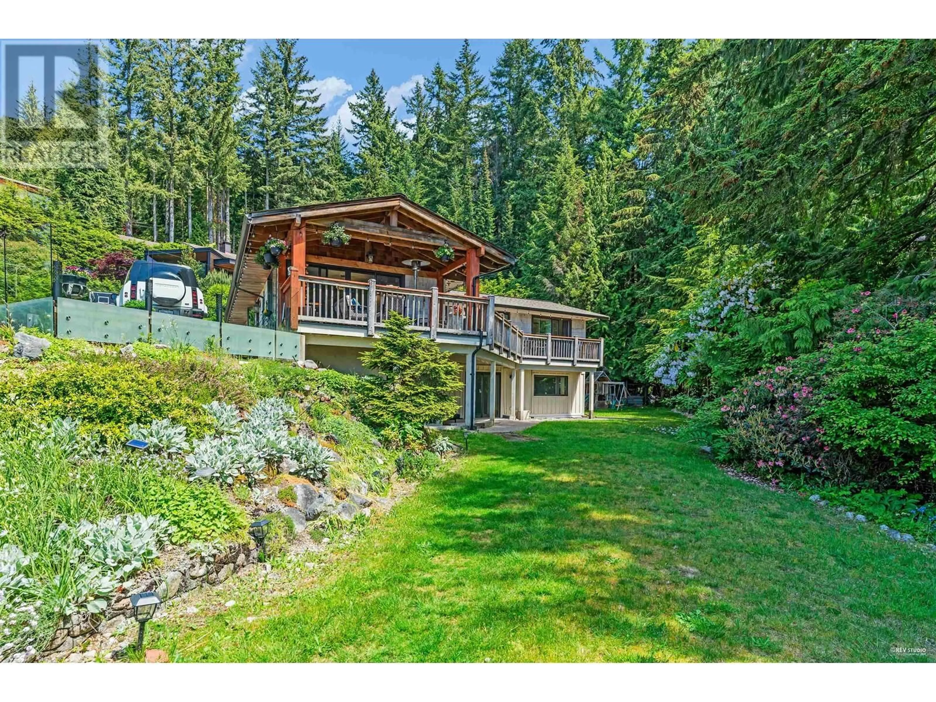 A pic from outside/outdoor area/front of a property/back of a property/a pic from drone, unknown for 4875 SKYLINE DRIVE, North Vancouver British Columbia V7R3J2