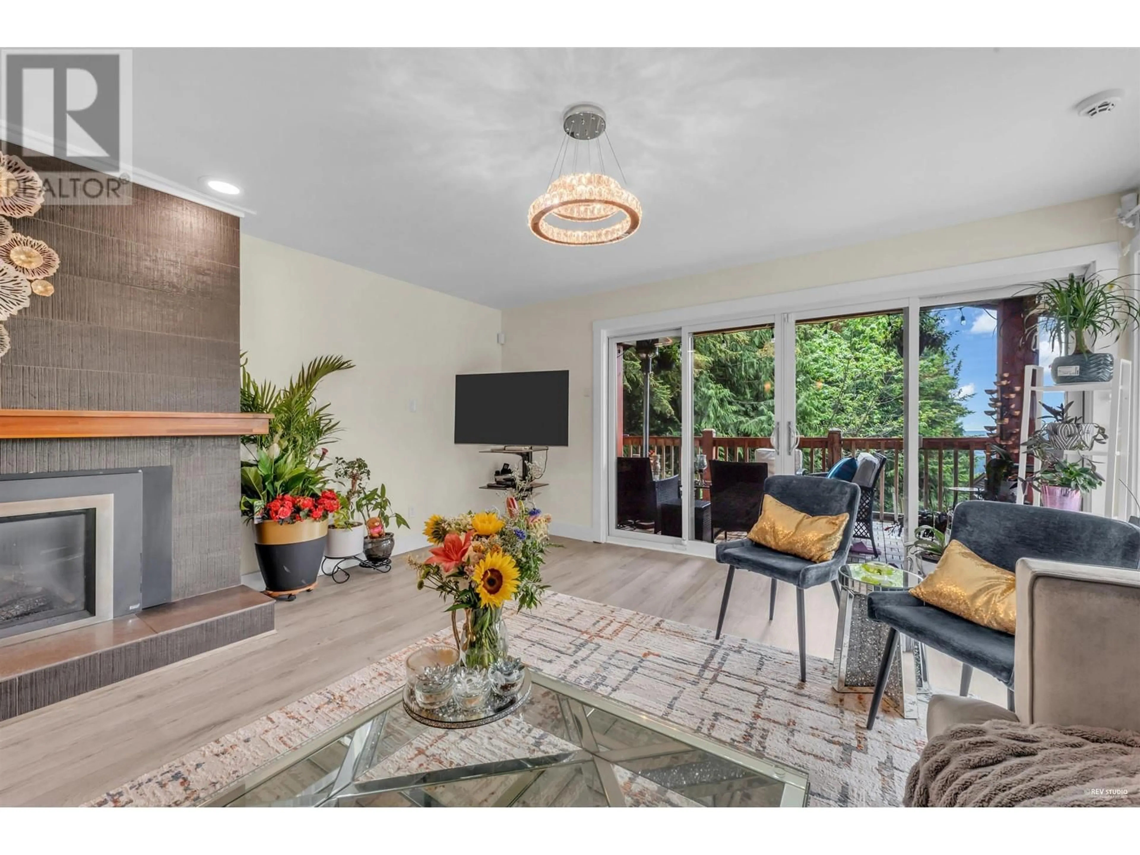 Living room with furniture, unknown for 4875 SKYLINE DRIVE, North Vancouver British Columbia V7R3J2