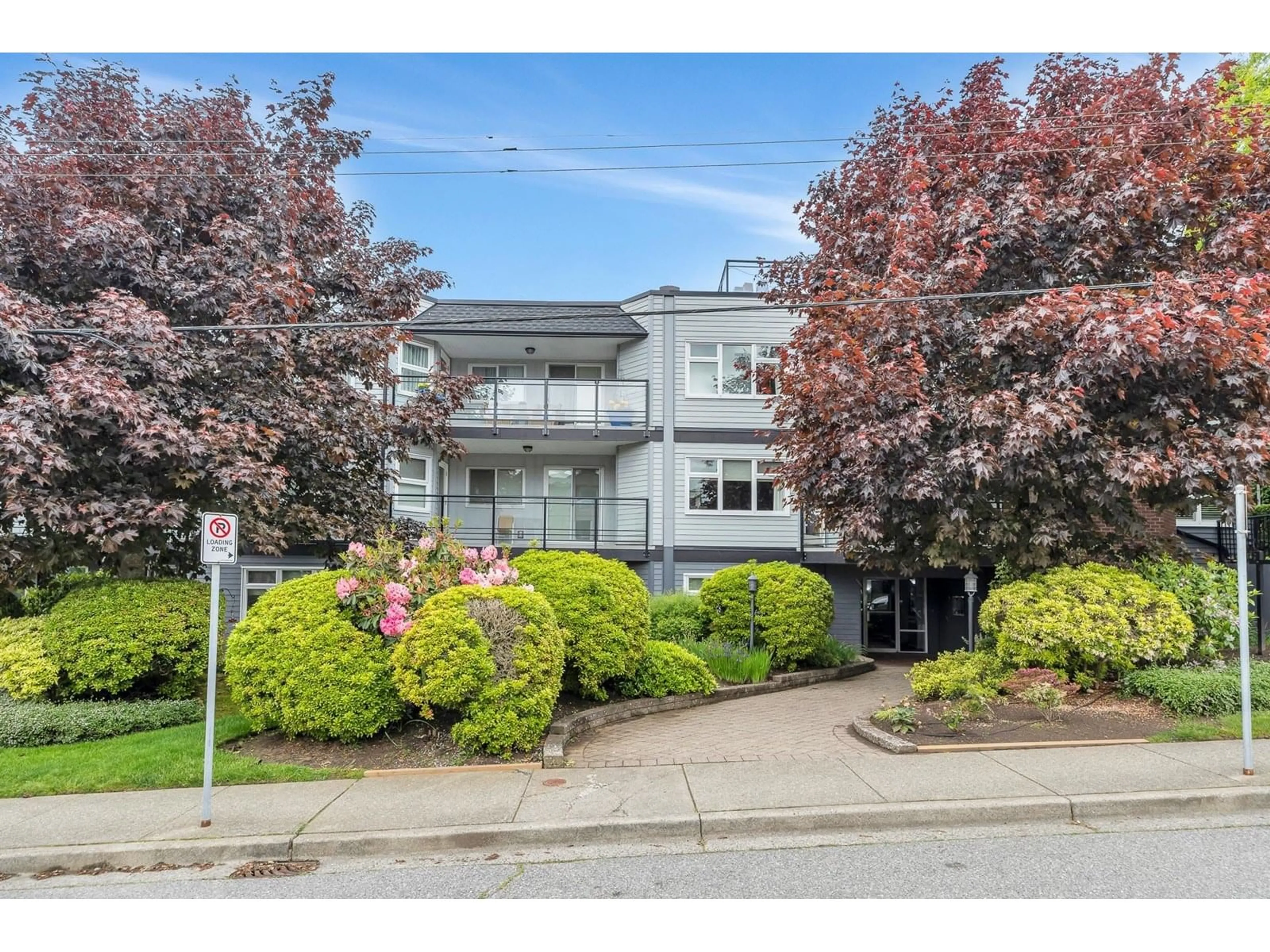 A pic from outside/outdoor area/front of a property/back of a property/a pic from drone, street for 209 - 1273 MERKLIN, White Rock British Columbia V4B4B8