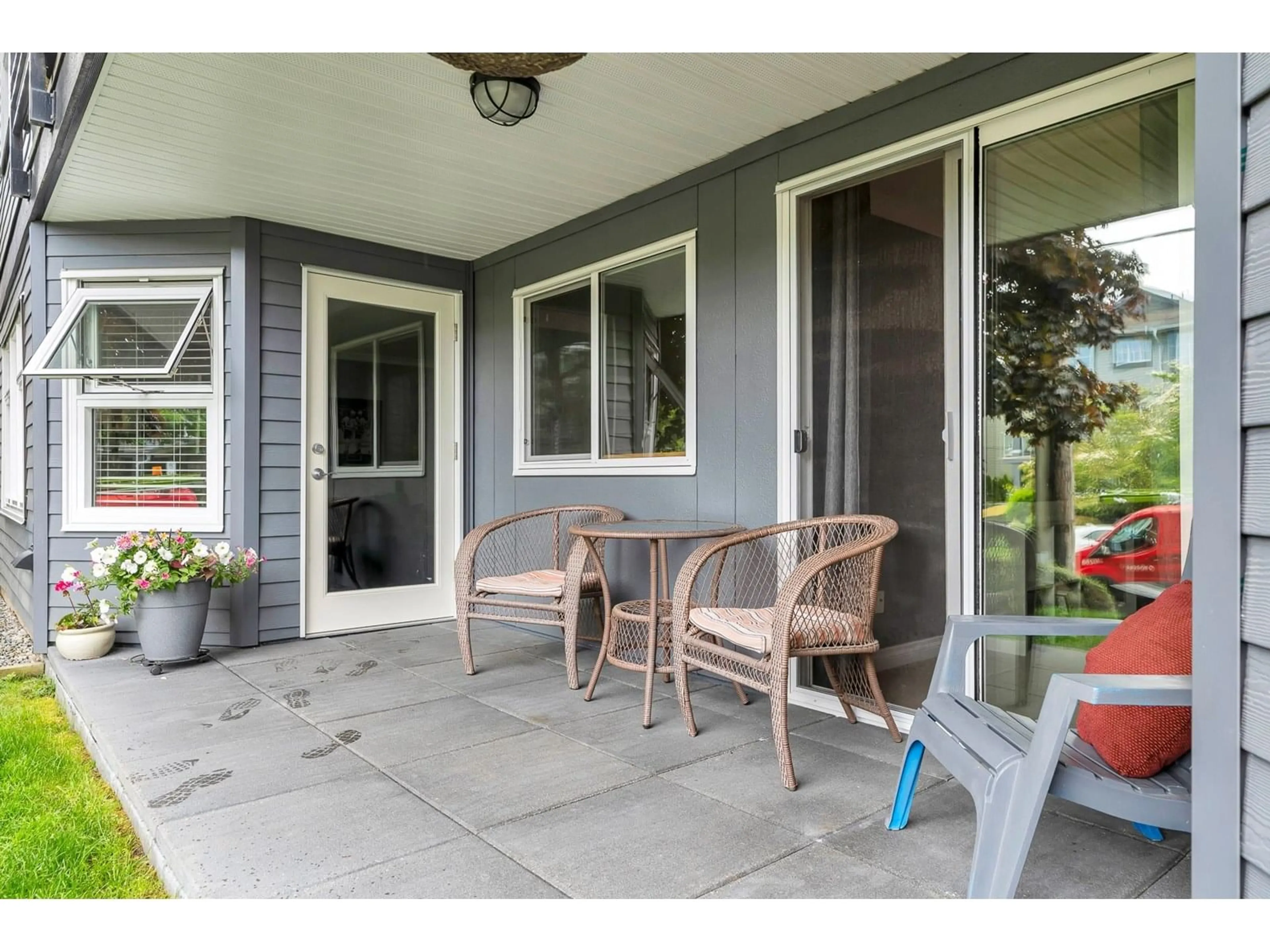 Patio, street for 209 - 1273 MERKLIN, White Rock British Columbia V4B4B8