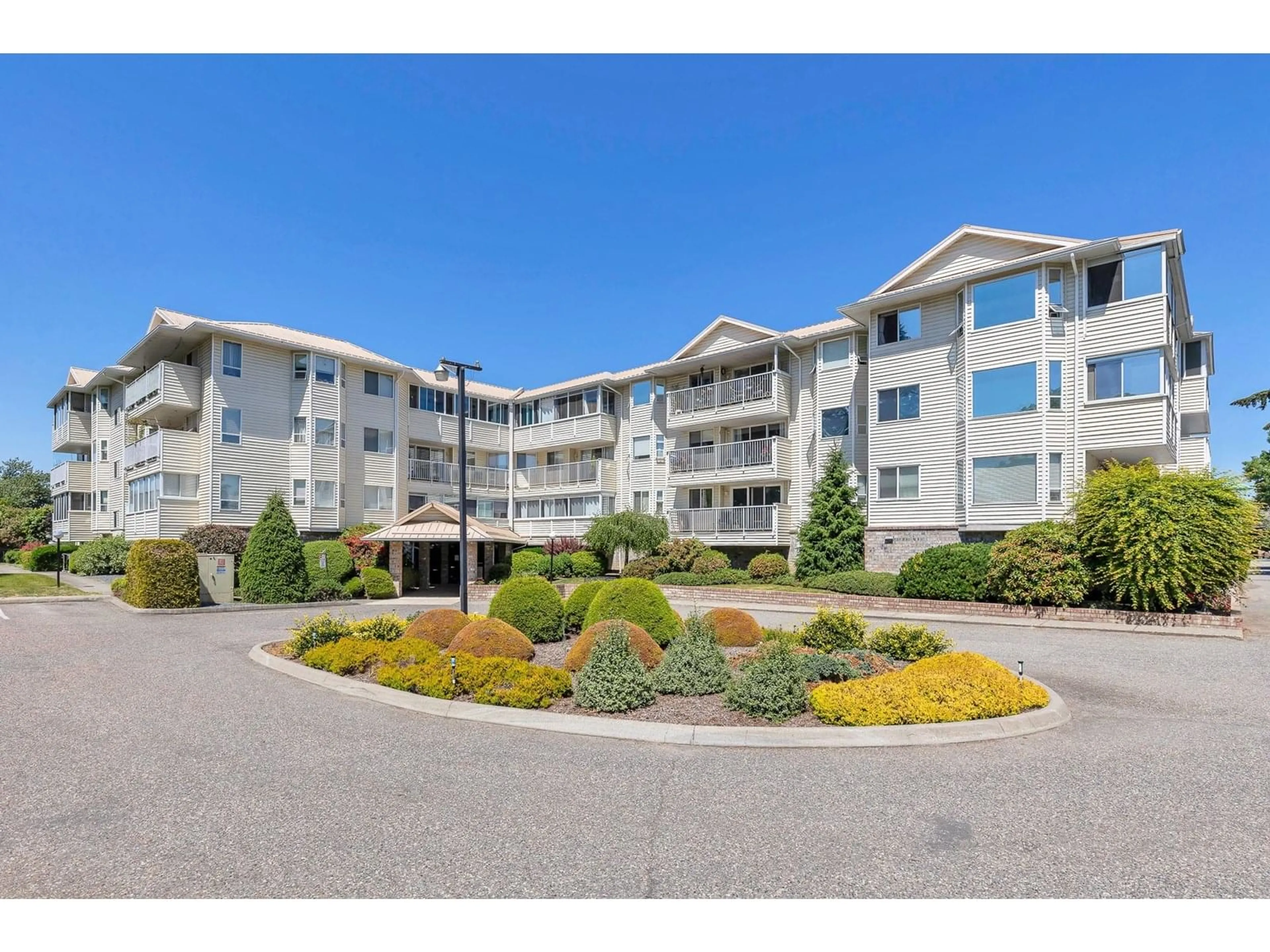 A pic from outside/outdoor area/front of a property/back of a property/a pic from drone, unknown for 312 - 8725 ELM DRIVE, Chilliwack British Columbia V2P4Y3