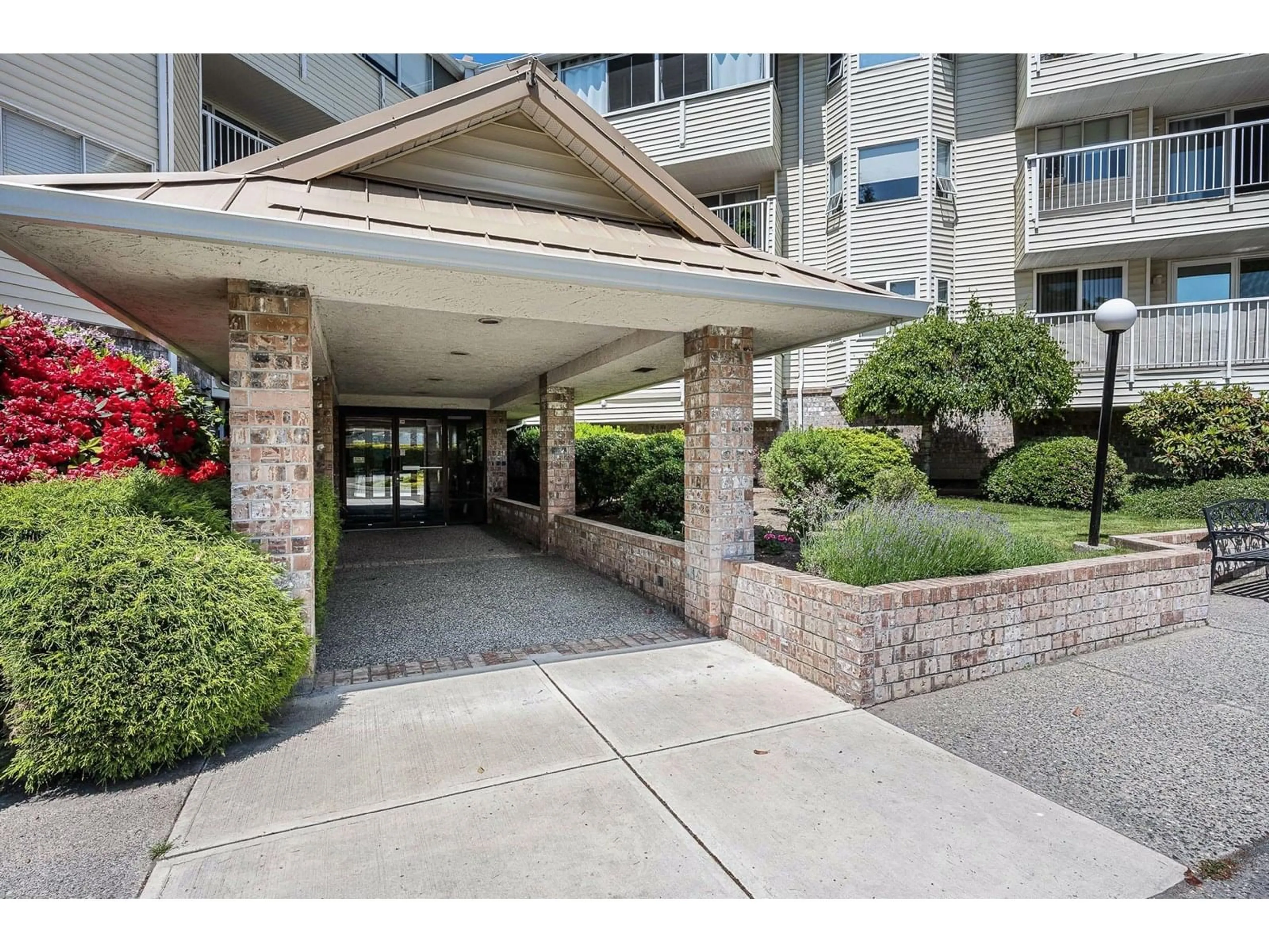 Indoor foyer for 312 - 8725 ELM DRIVE, Chilliwack British Columbia V2P4Y3