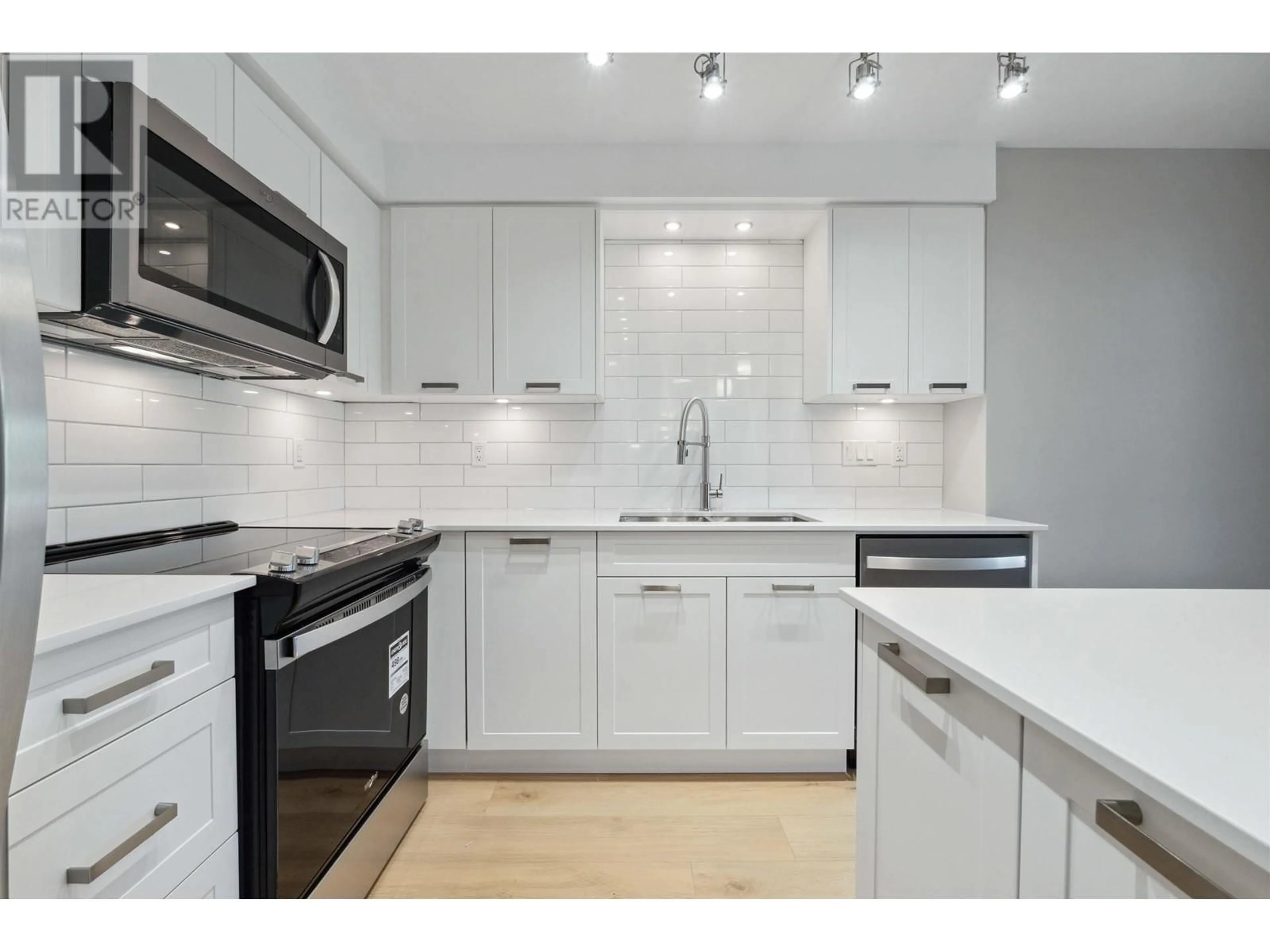 Standard kitchen, ceramic/tile floor for 302 - 22562 121 AVENUE, Maple Ridge British Columbia V2X3Y8