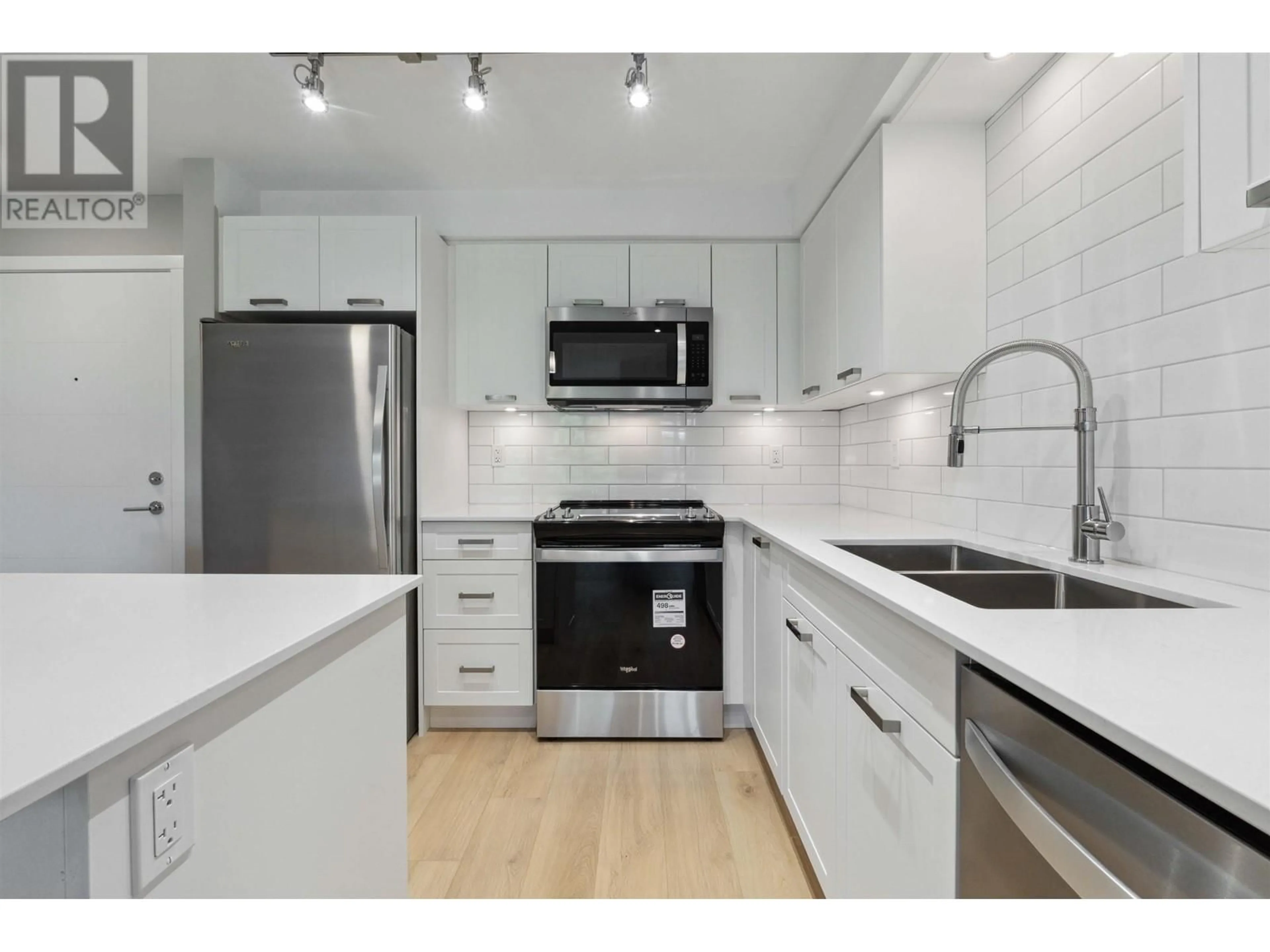 Standard kitchen, unknown for 302 - 22562 121 AVENUE, Maple Ridge British Columbia V2X3Y8