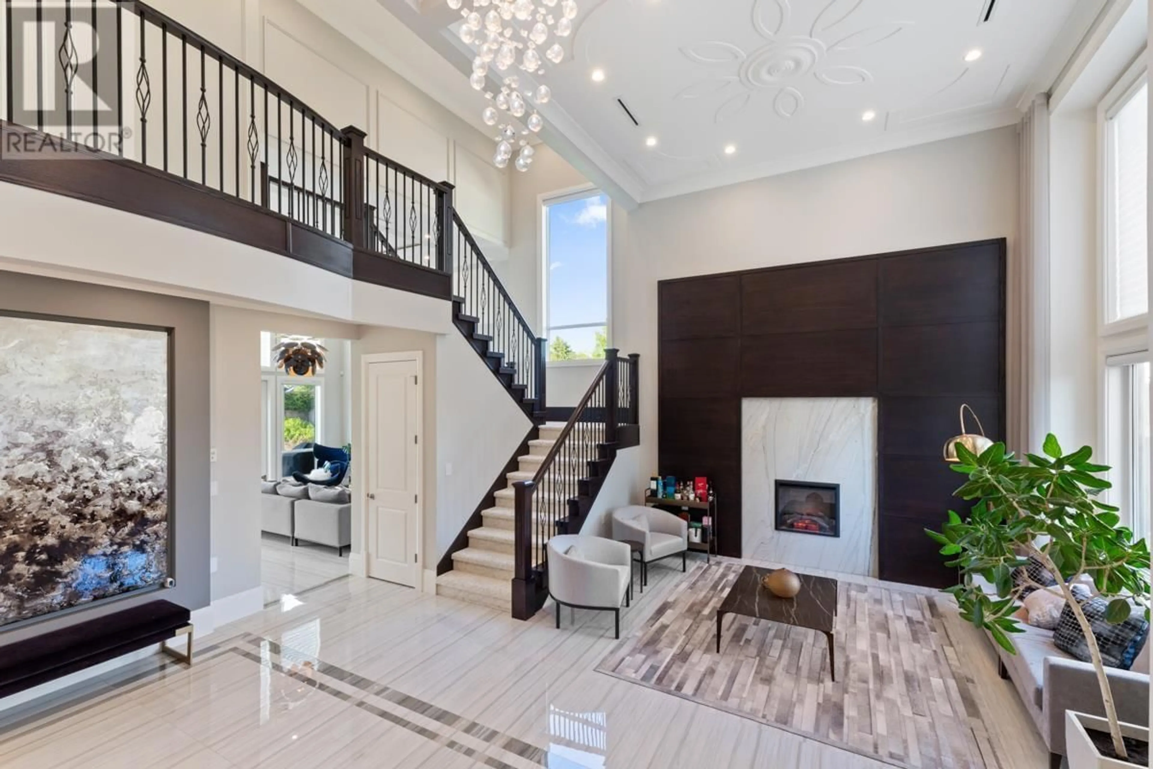 Indoor foyer for 6340 BELLFLOWER DRIVE, Richmond British Columbia V7C2H8