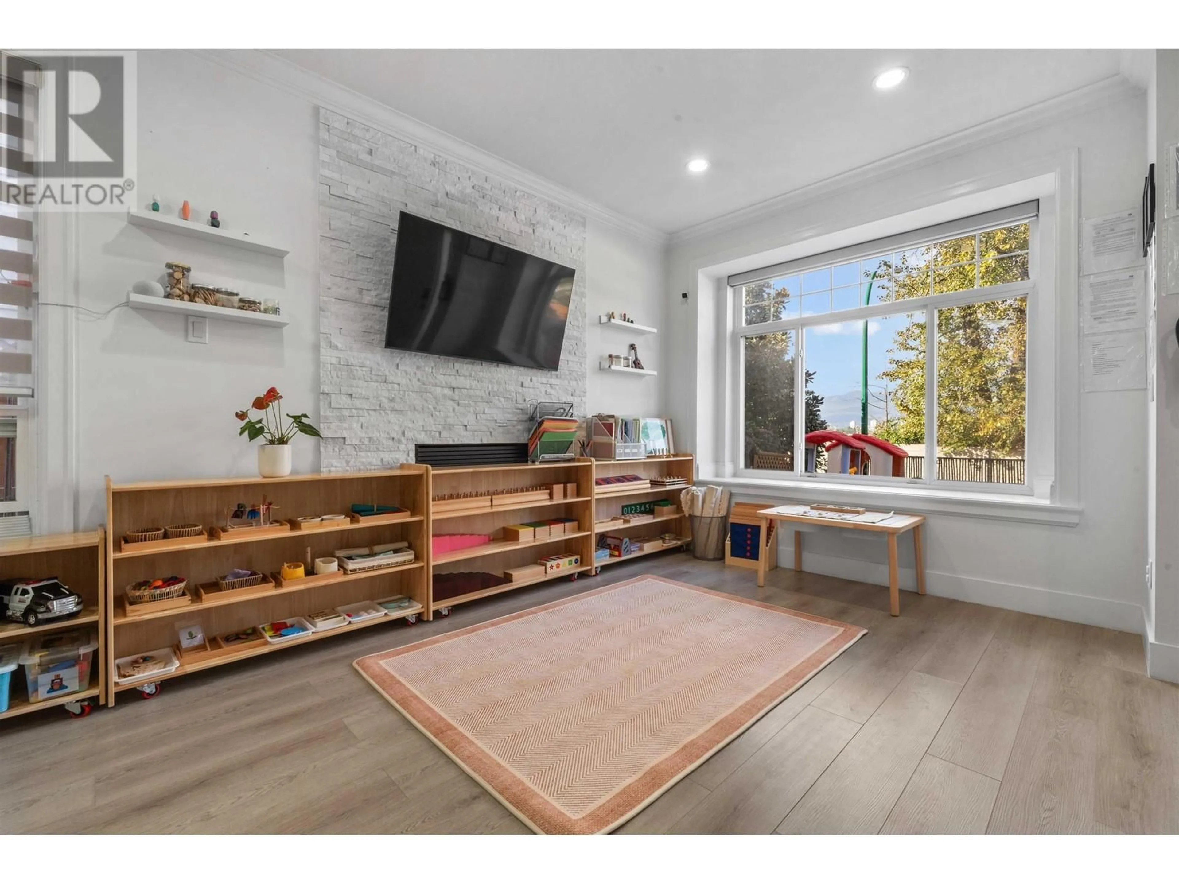 Unknown for 4142 MANOR STREET, Burnaby British Columbia V5G1B1