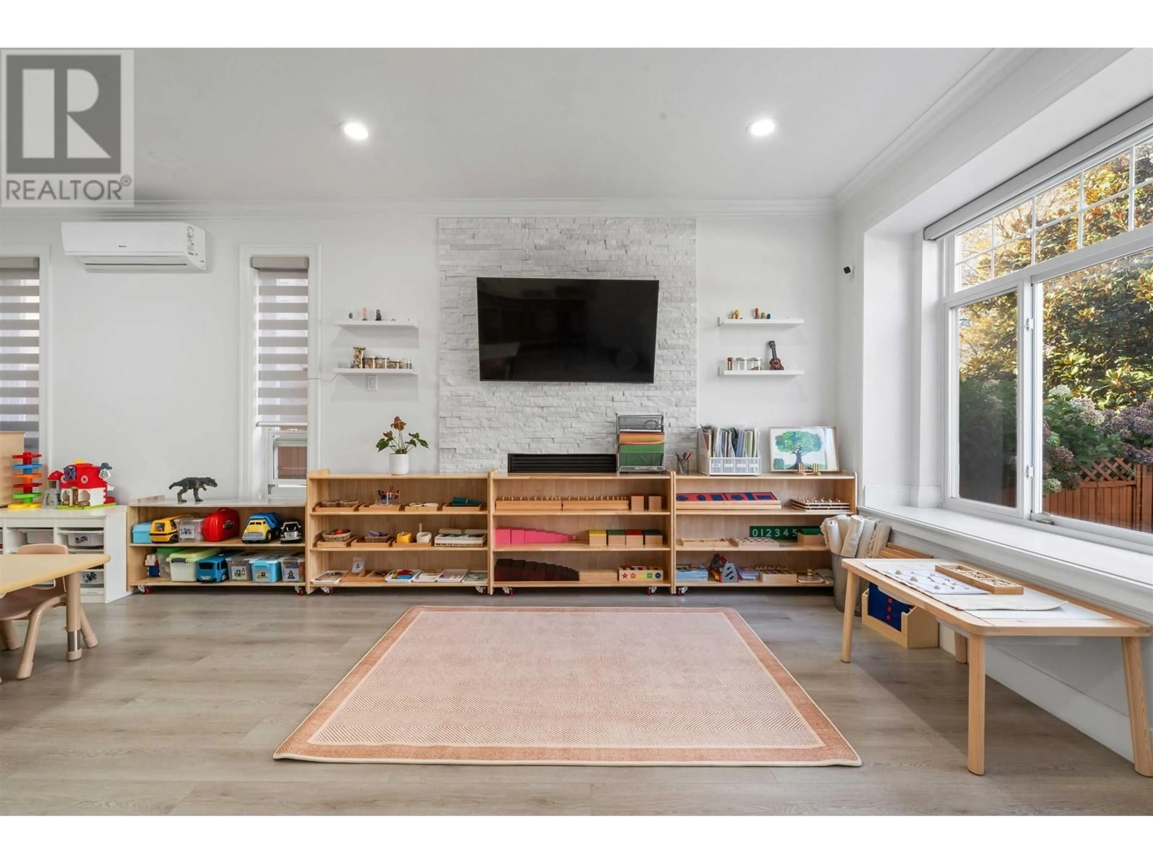 Living room with furniture, wood/laminate floor for 4142 MANOR STREET, Burnaby British Columbia V5G1B1