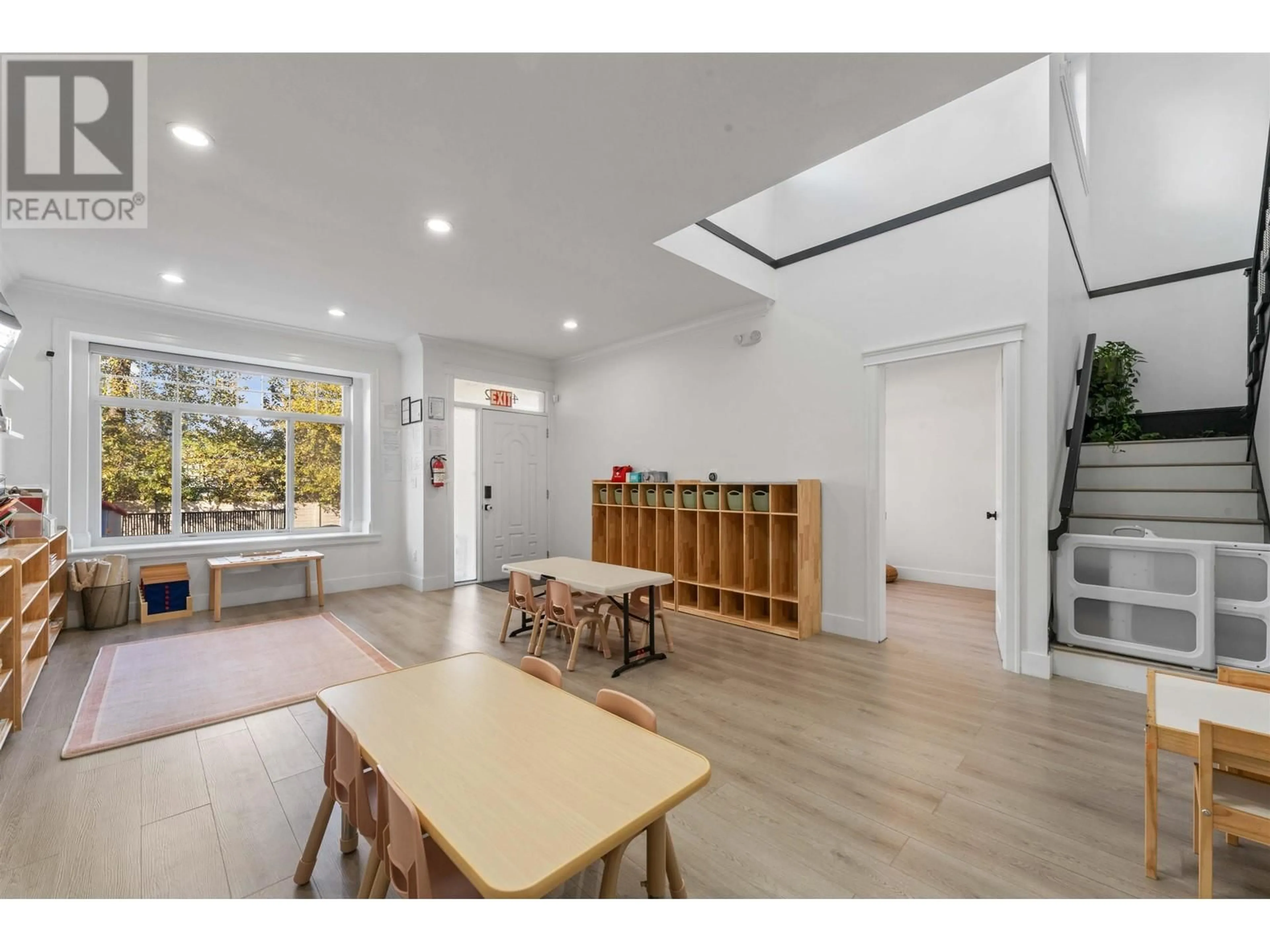 Unknown for 4142 MANOR STREET, Burnaby British Columbia V5G1B1