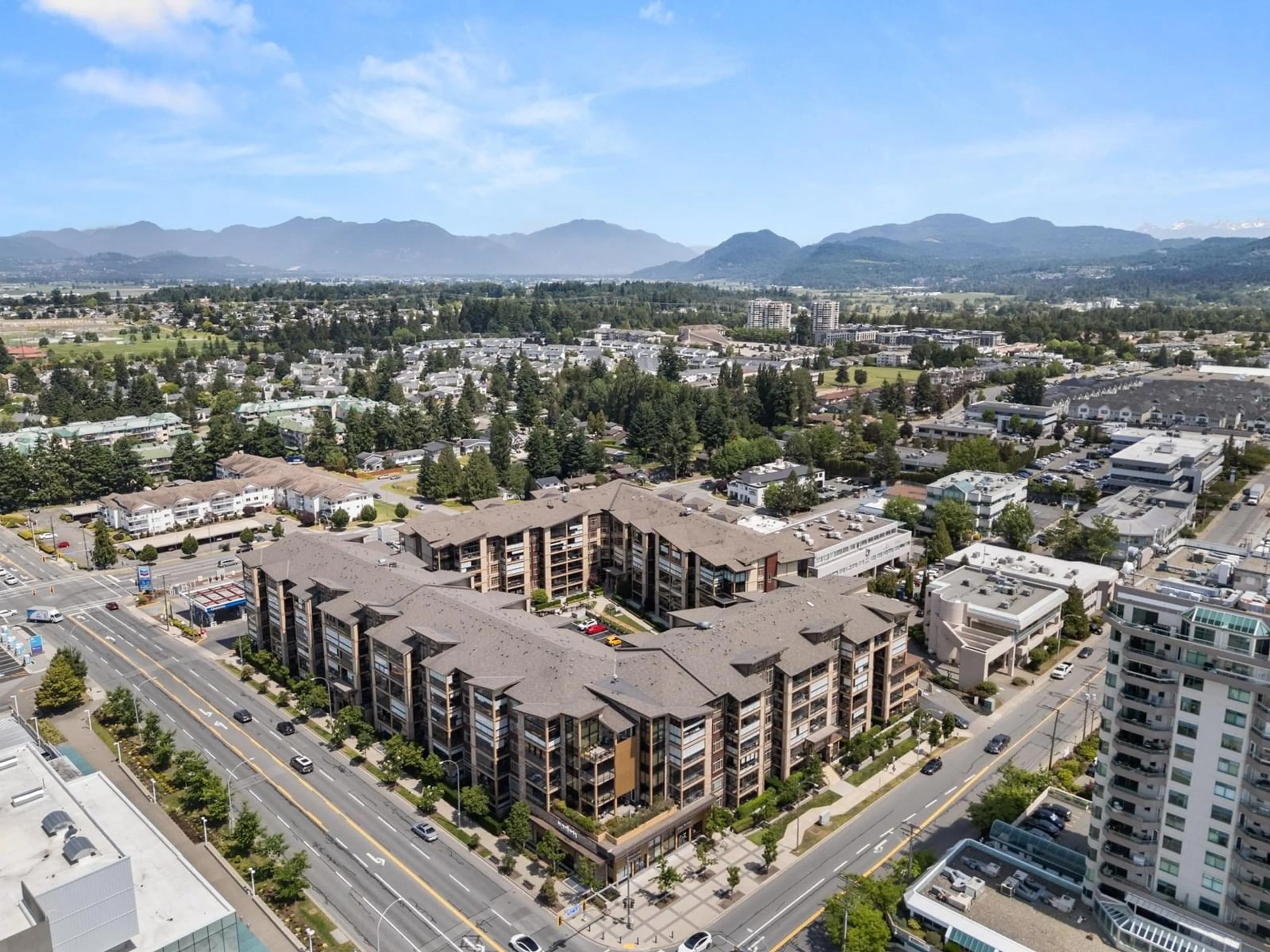 A pic from outside/outdoor area/front of a property/back of a property/a pic from drone, mountain view for 312 - 2860 TRETHEWEY, Abbotsford British Columbia V2T0G5