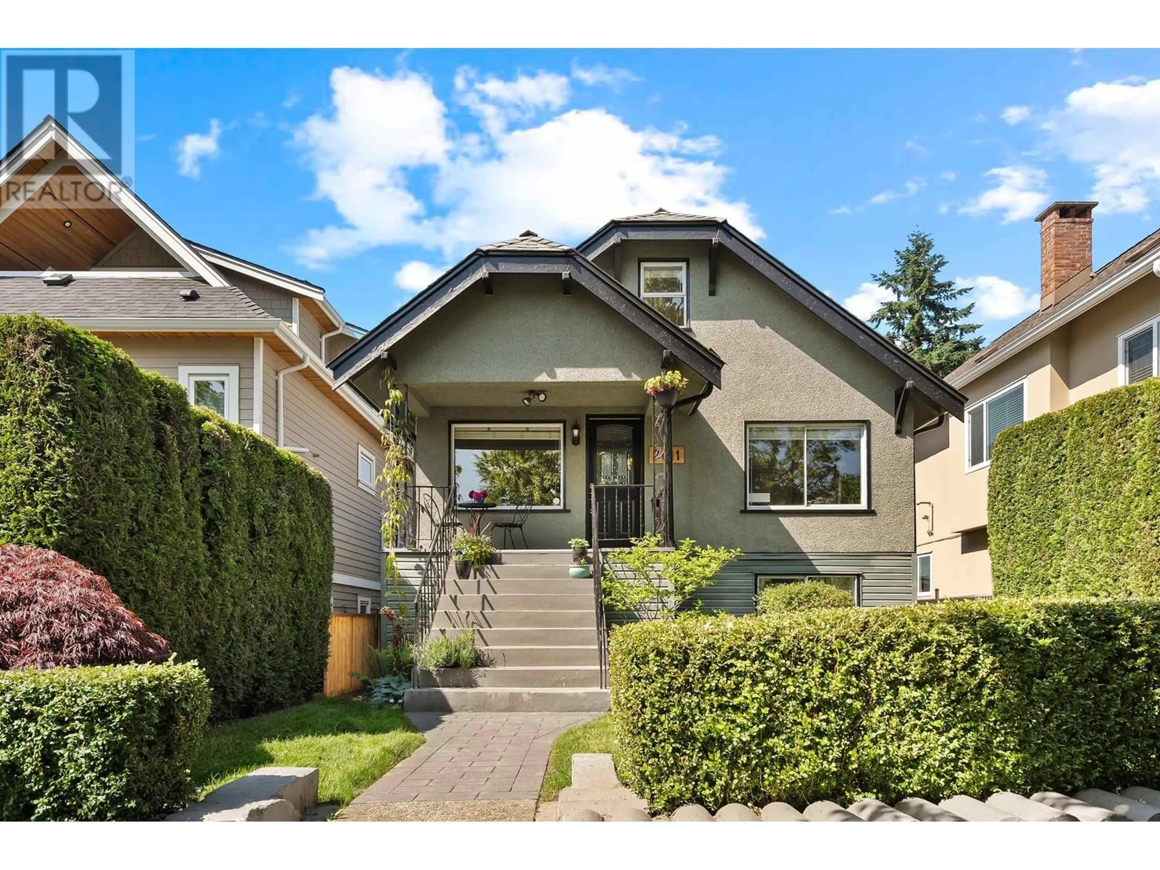 Home with vinyl exterior material, street for 2011 4TH AVENUE, Vancouver British Columbia V5N1K5