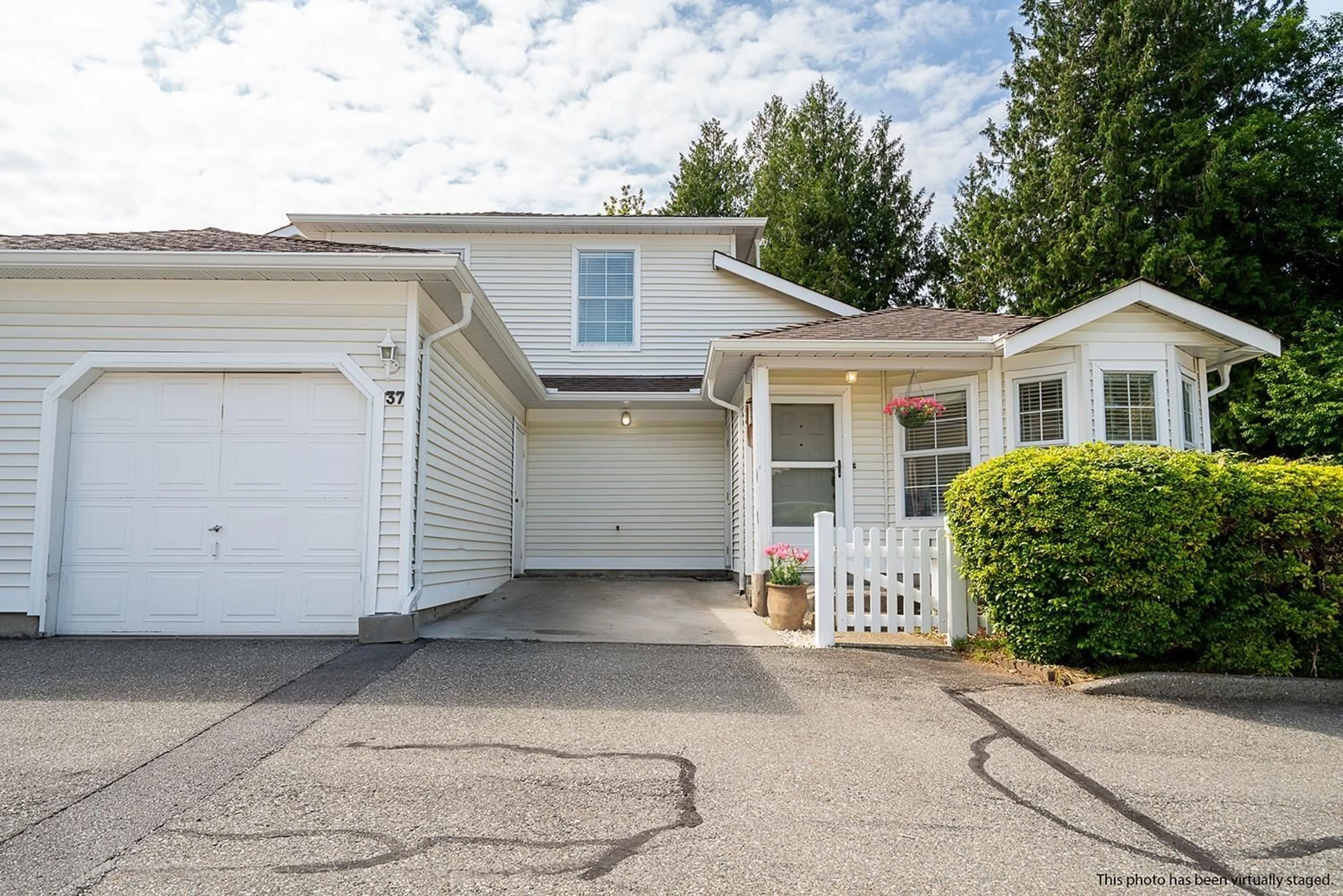 Unknown for 37 - 6537 138, Surrey British Columbia V3W0C4