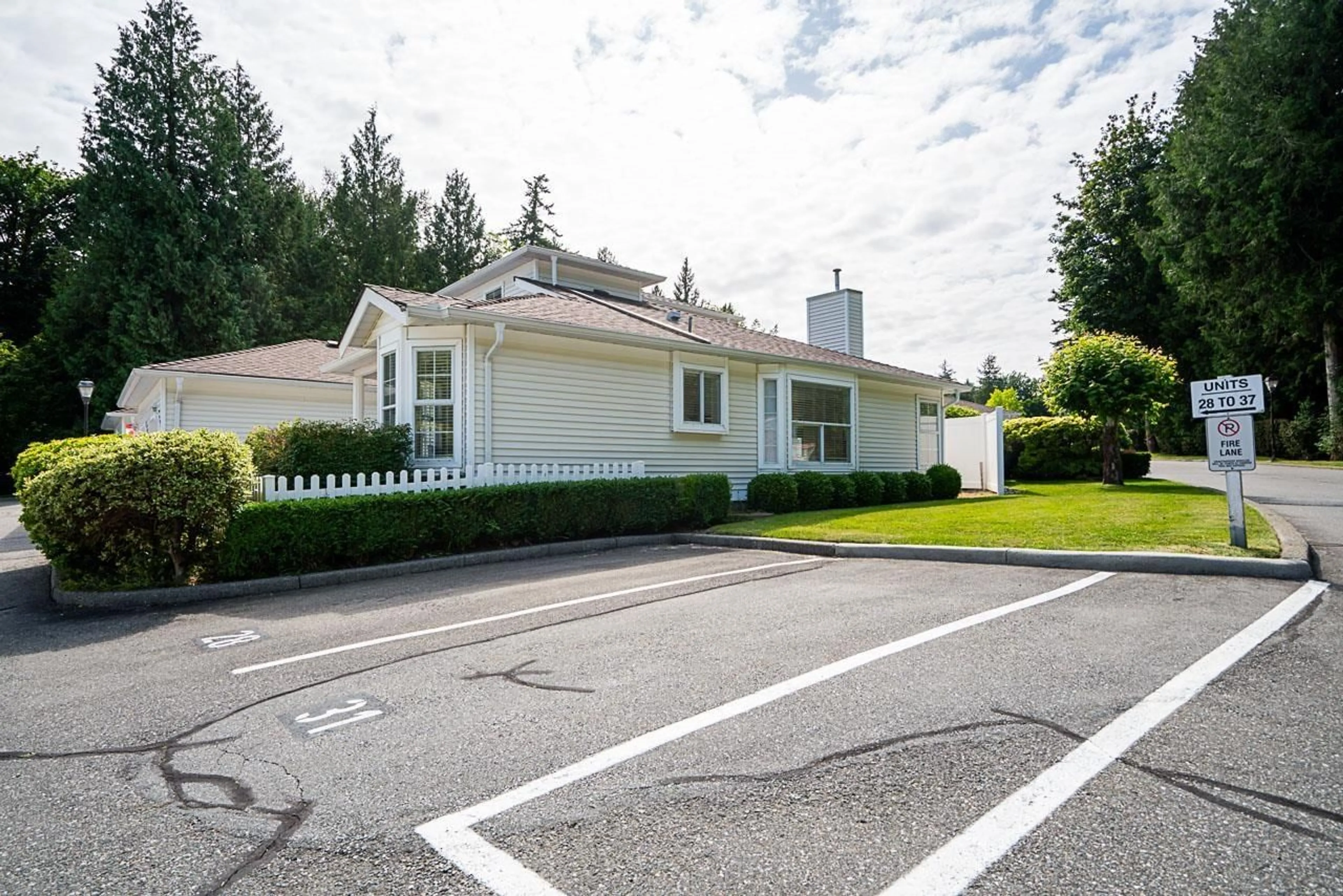 Unknown for 37 - 6537 138, Surrey British Columbia V3W0C4